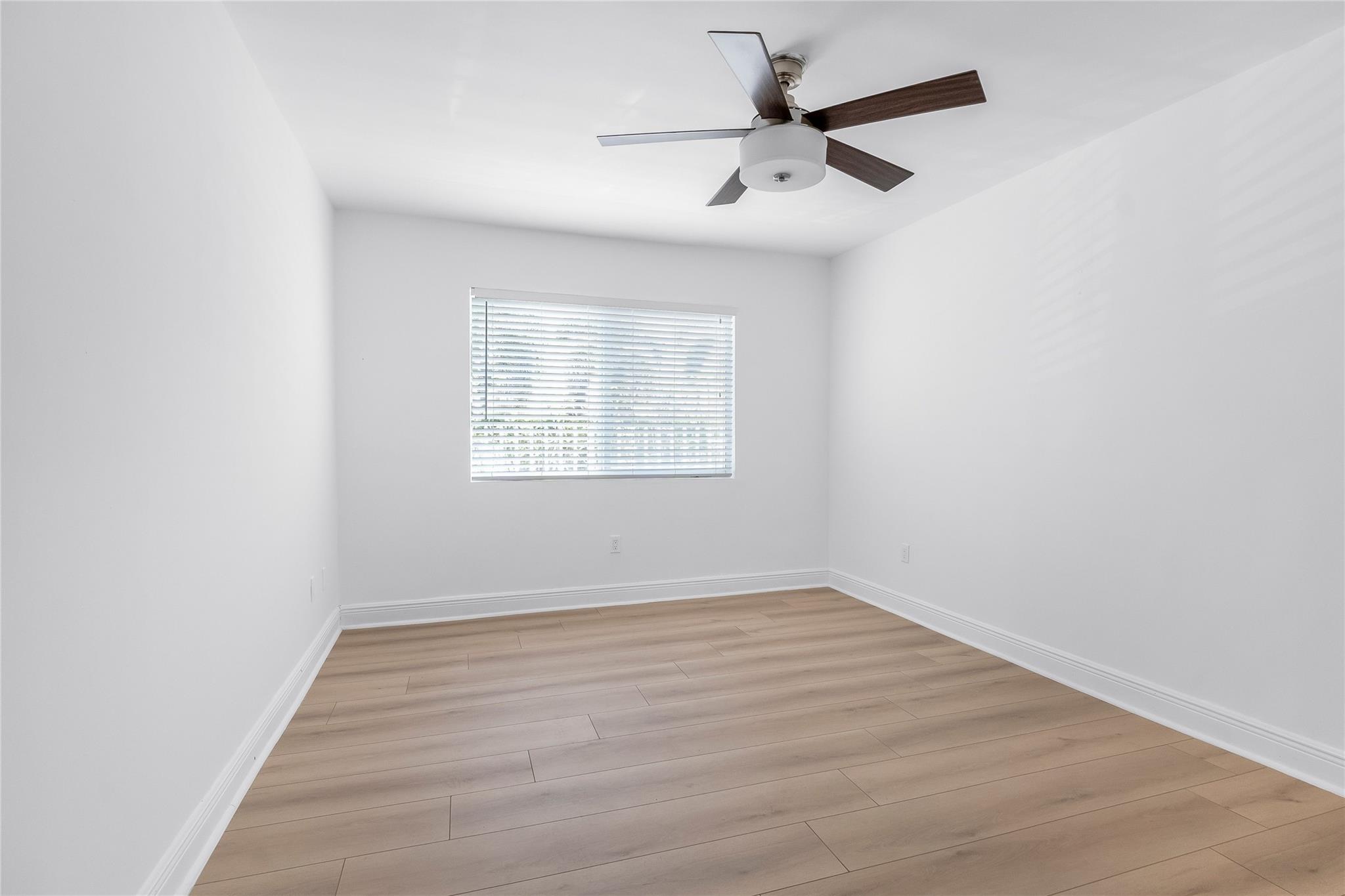 Hollywood Beach 1-27 B - Residential Lease