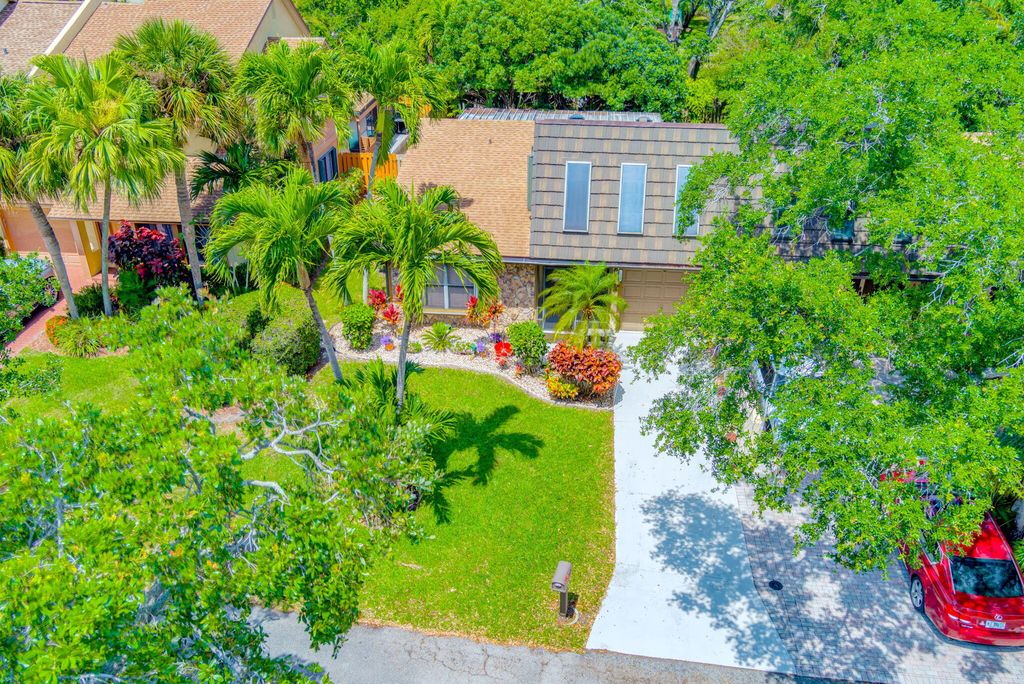 Photo of 1057 Raintree Drive, Palm Beach Gardens, FL 33410 (MLS # R10973429)