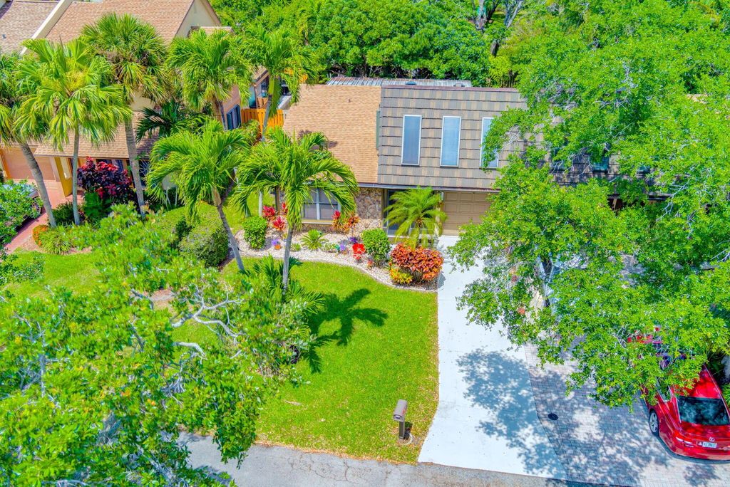 Photo of 1057 Raintree Drive, Palm Beach Gardens, FL 33410 (MLS # R10973429)