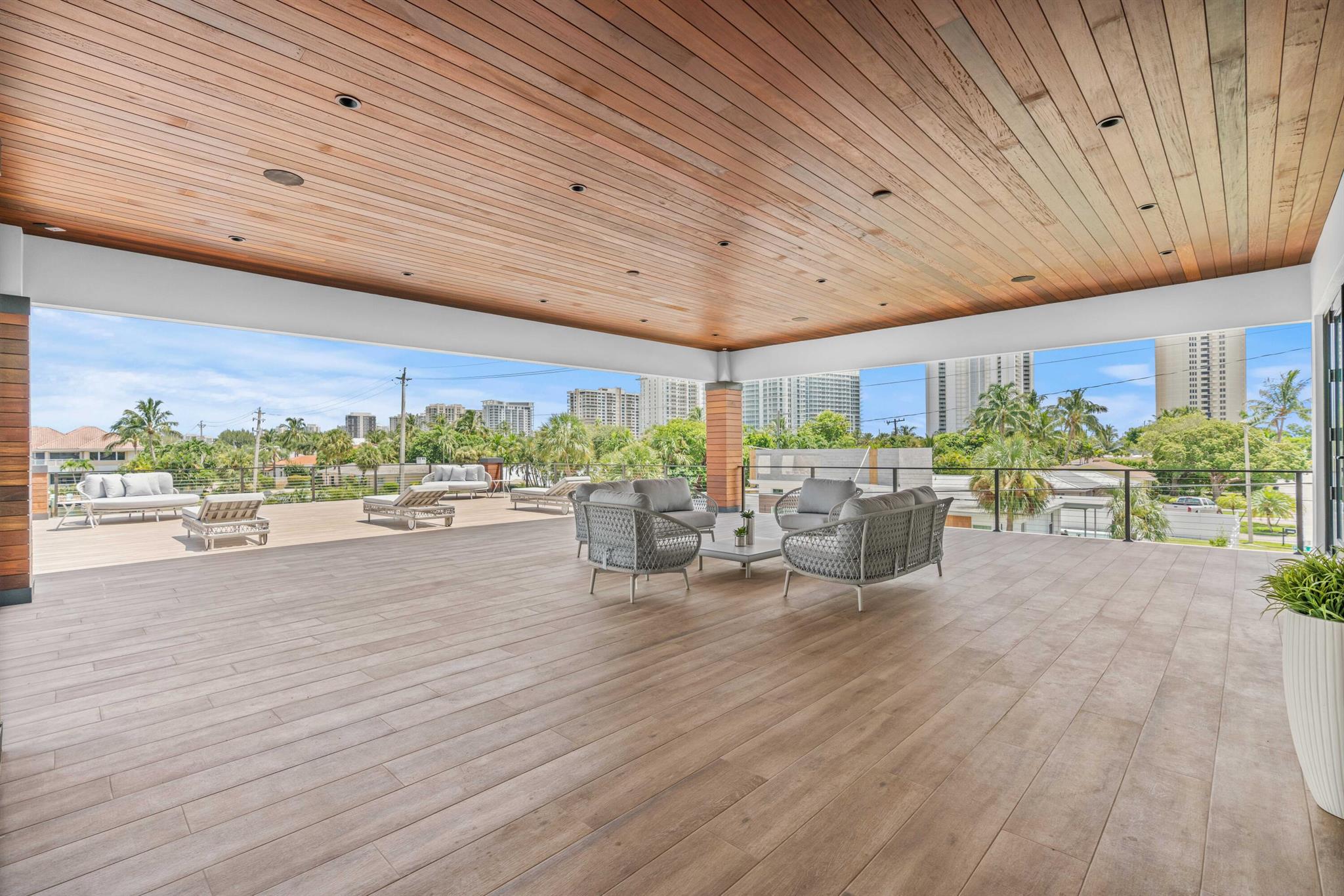 YACHT HARBOR EST - Residential