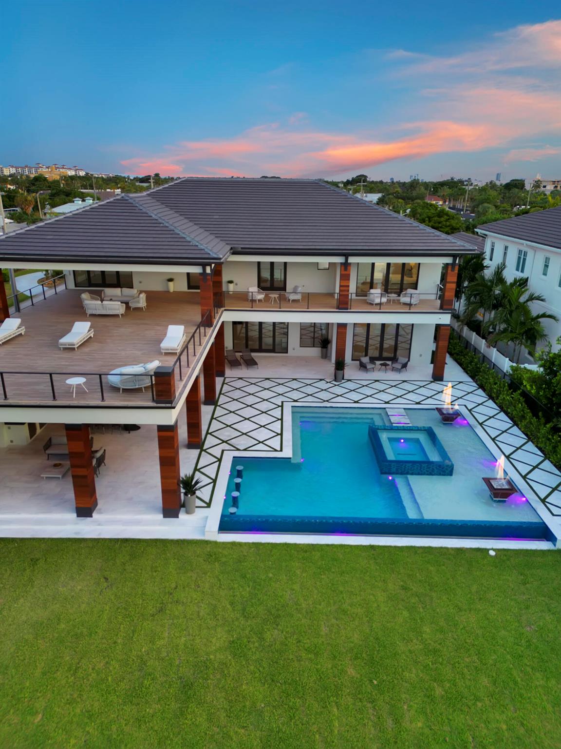 YACHT HARBOR EST - Residential