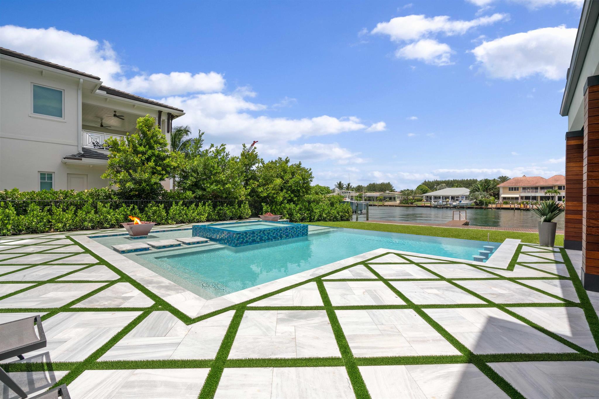 YACHT HARBOR EST - Residential