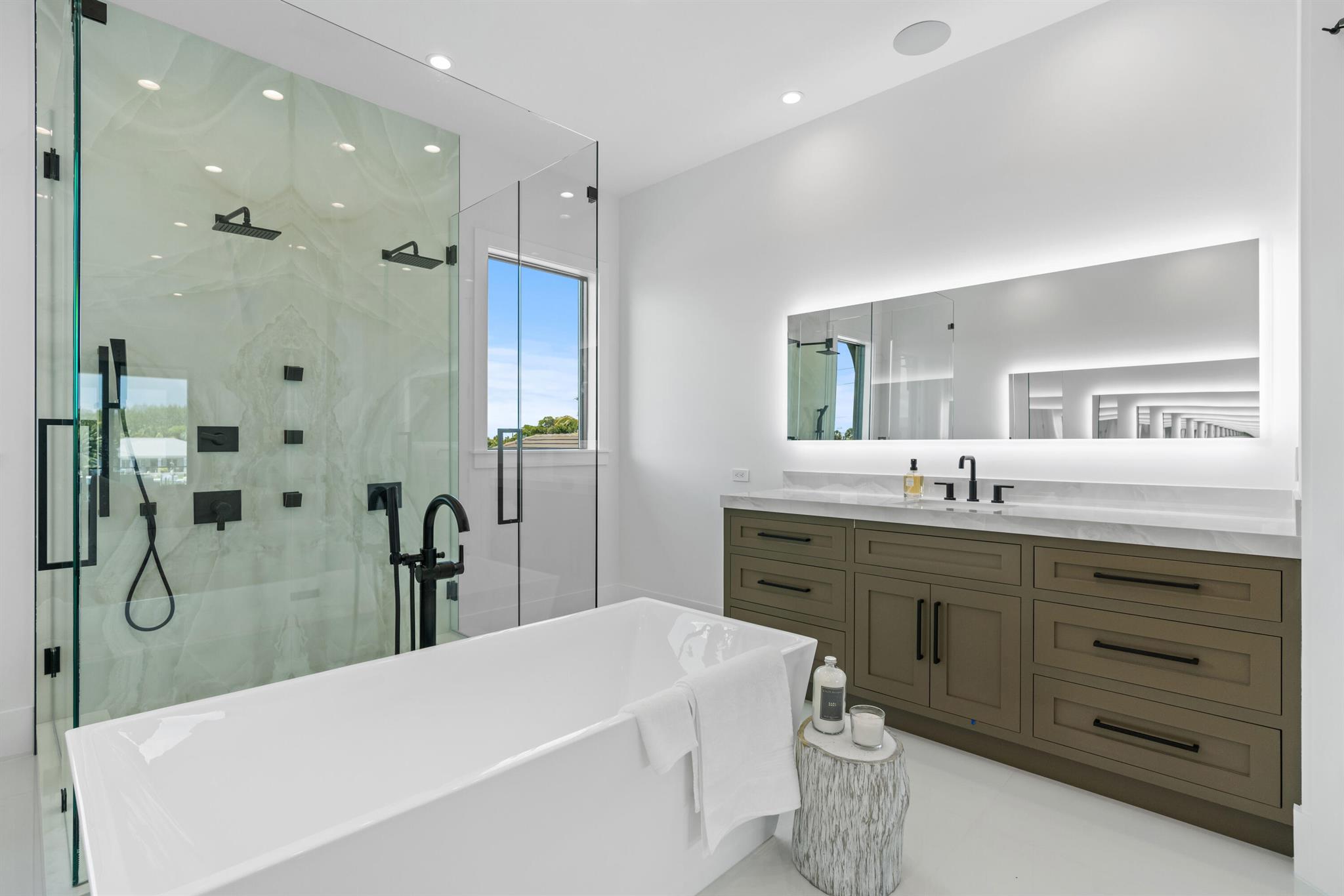 YACHT HARBOR EST - Residential