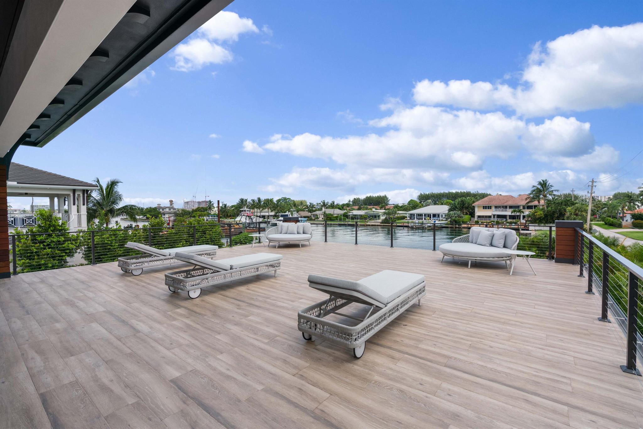 YACHT HARBOR EST - Residential