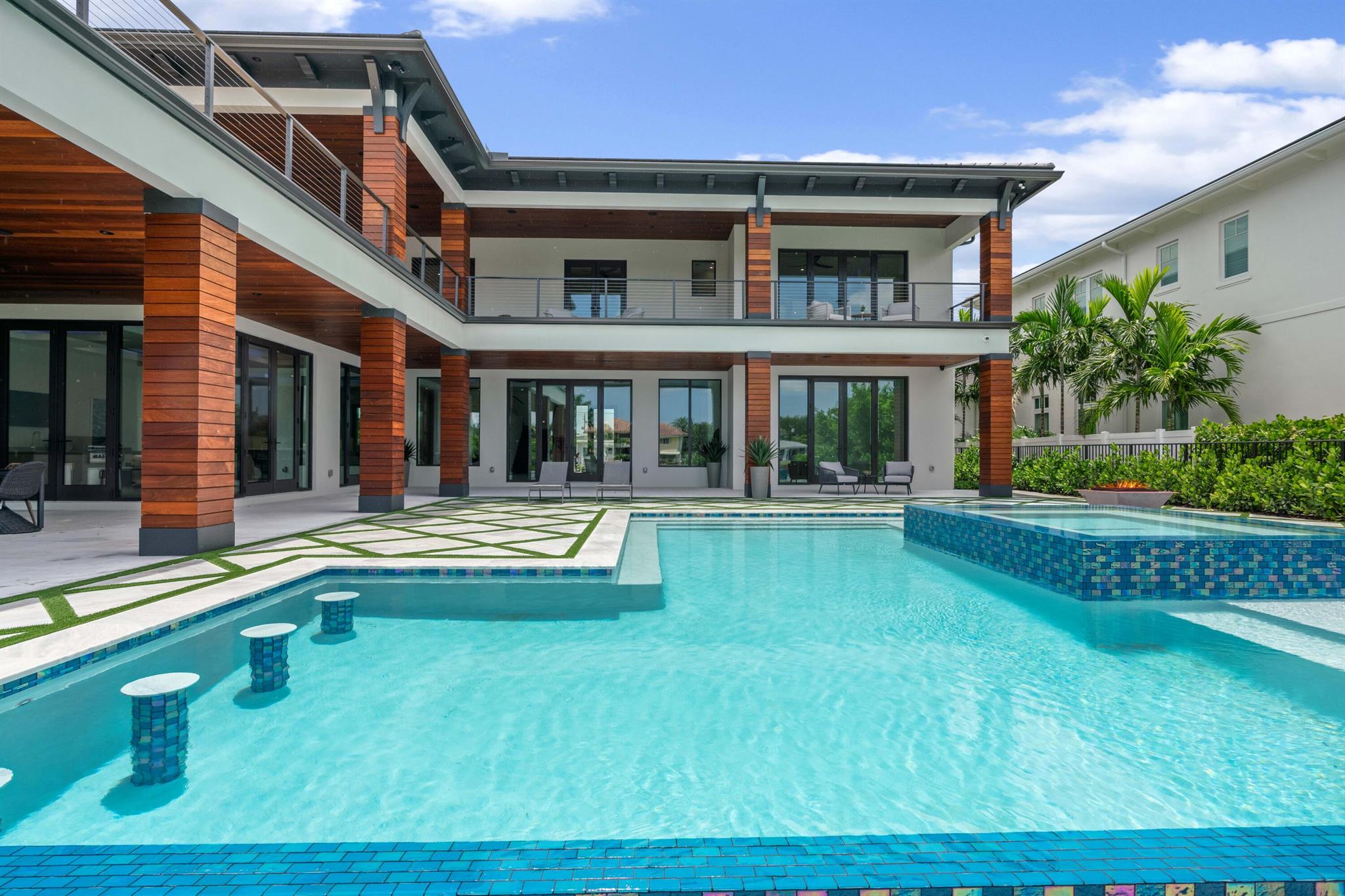 YACHT HARBOR EST - Residential