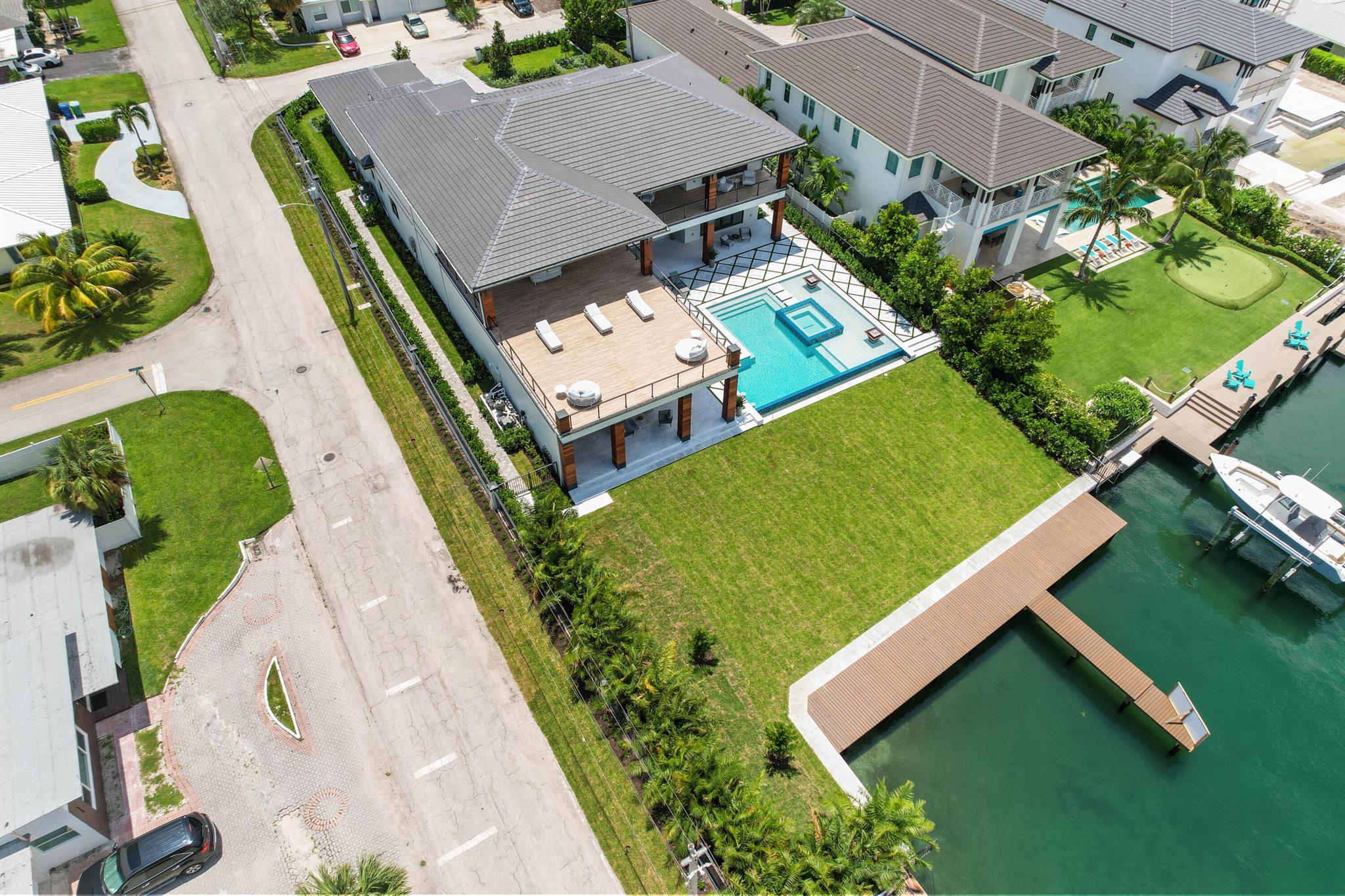 YACHT HARBOR EST - Residential