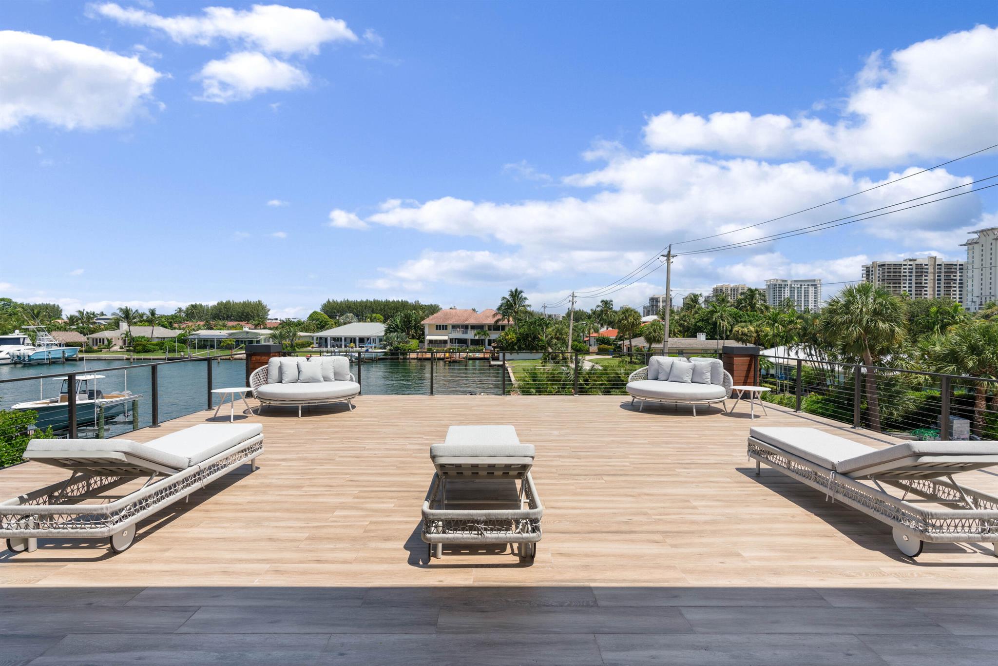 YACHT HARBOR EST - Residential