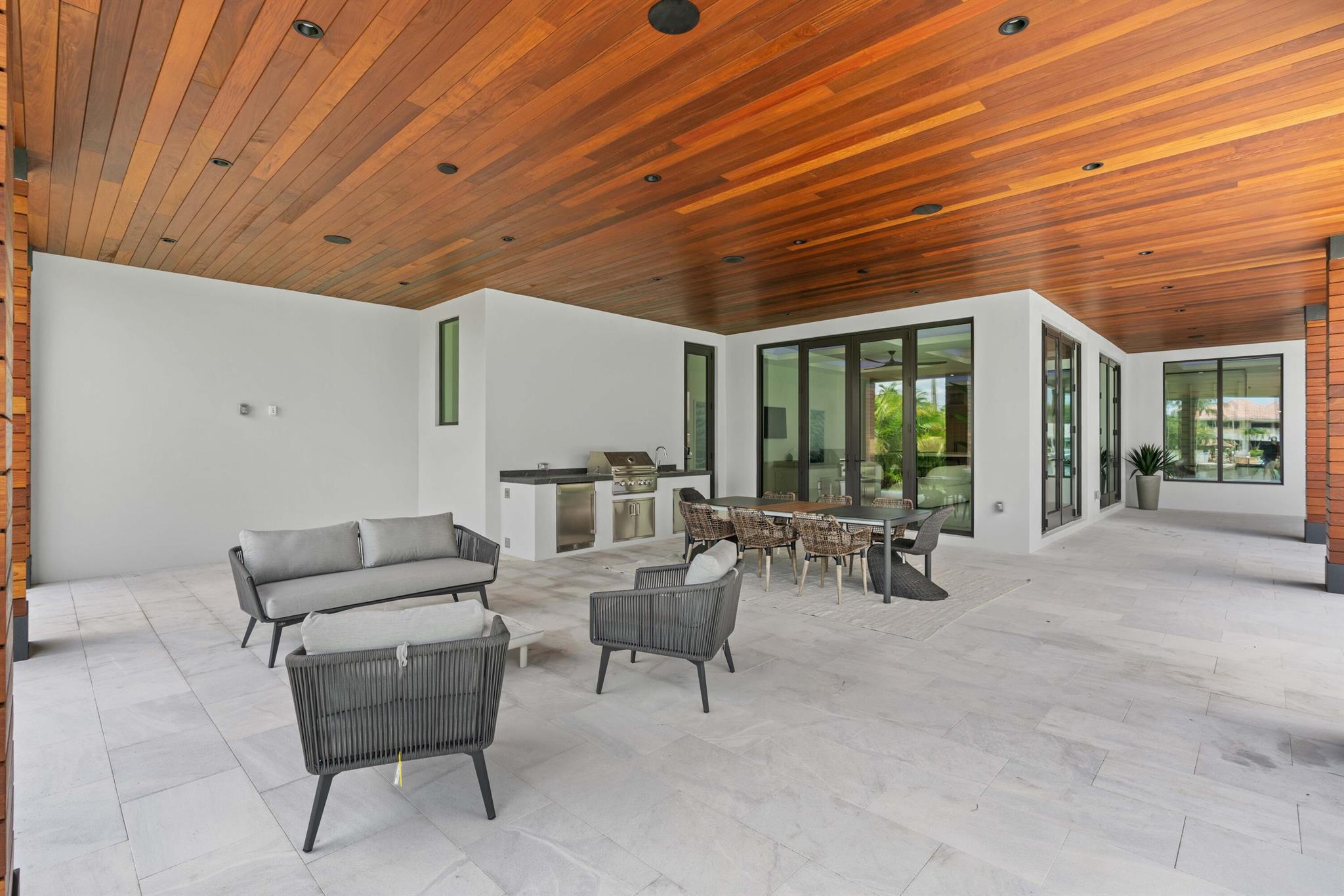 YACHT HARBOR EST - Residential