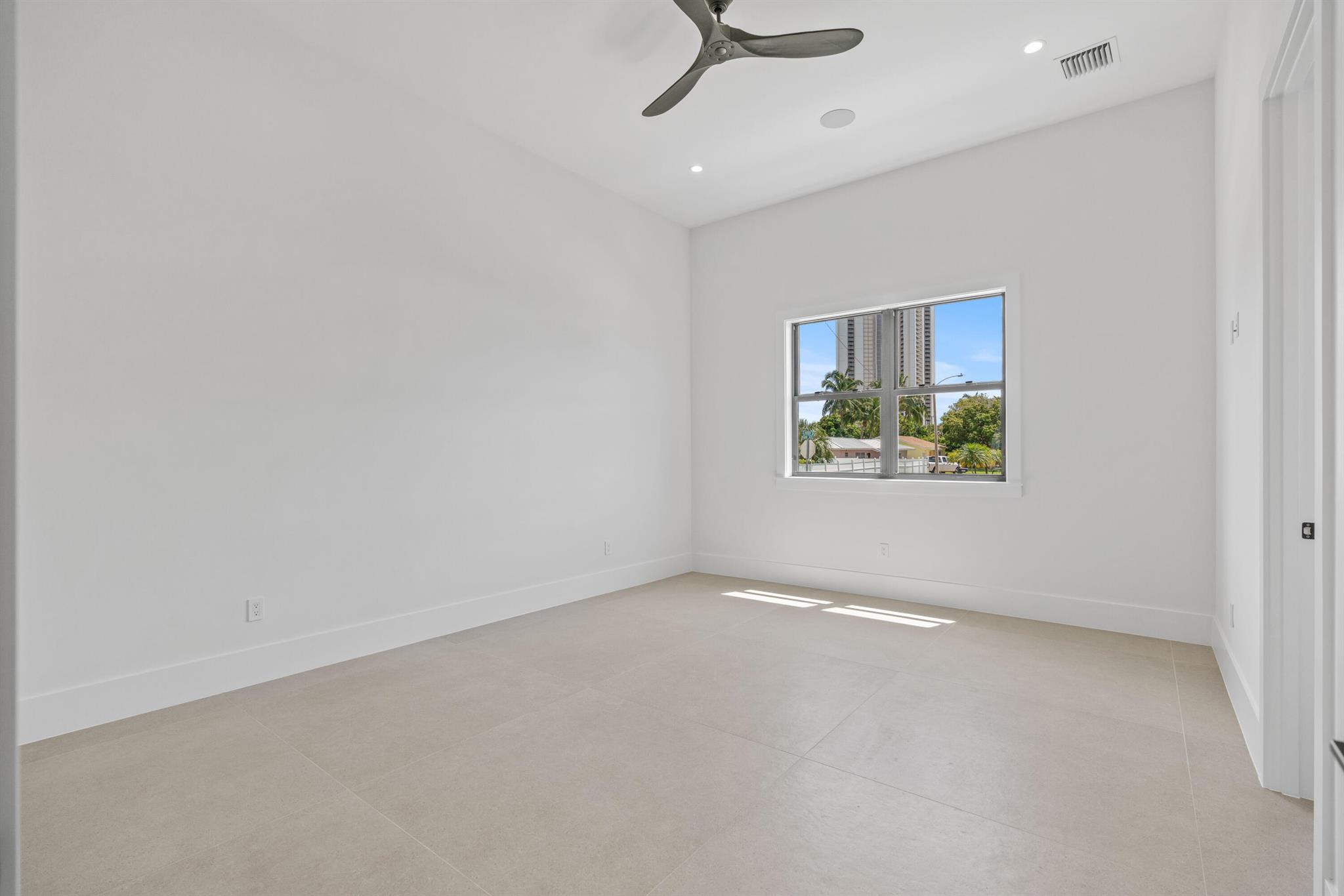 YACHT HARBOR EST - Residential