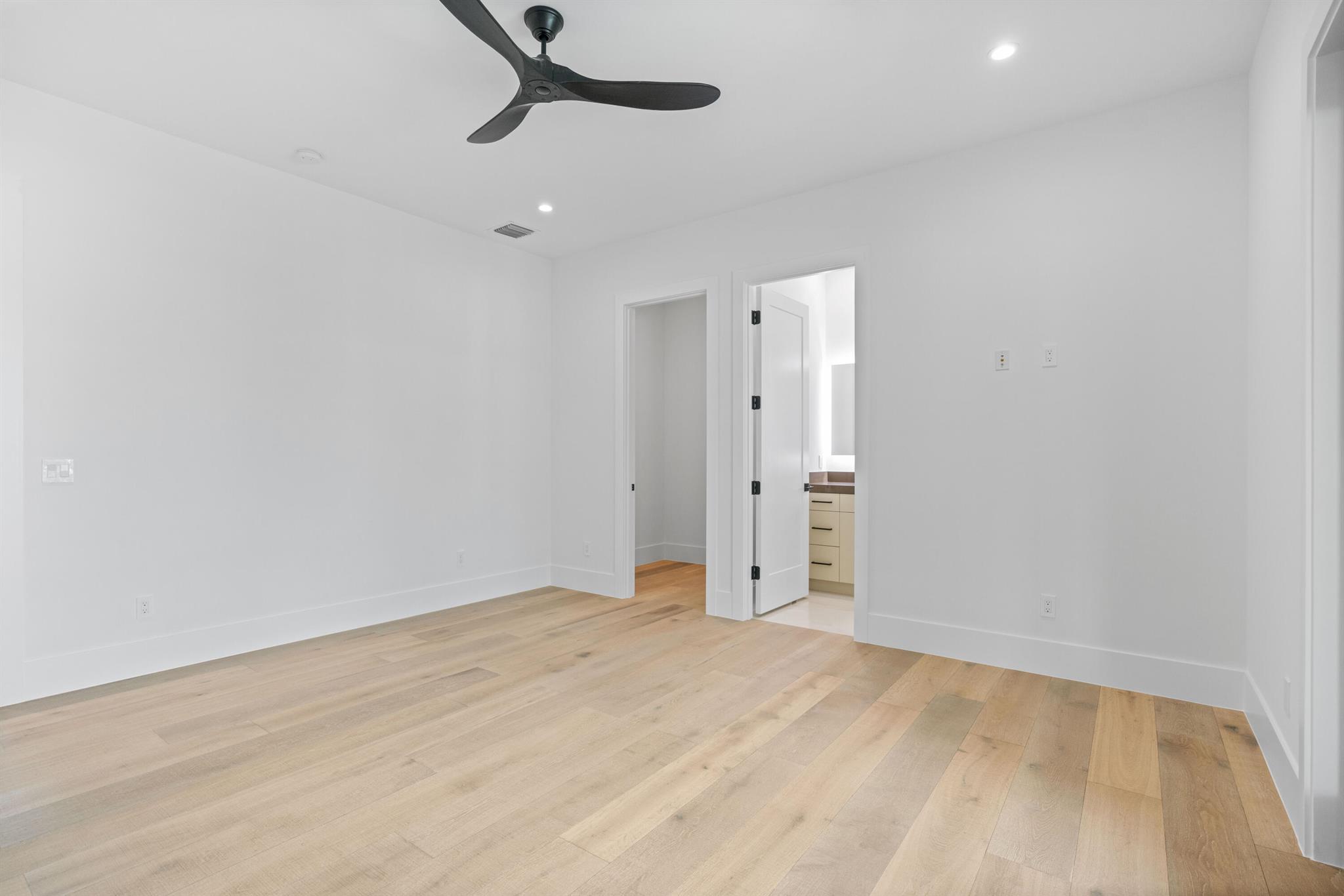 YACHT HARBOR EST - Residential