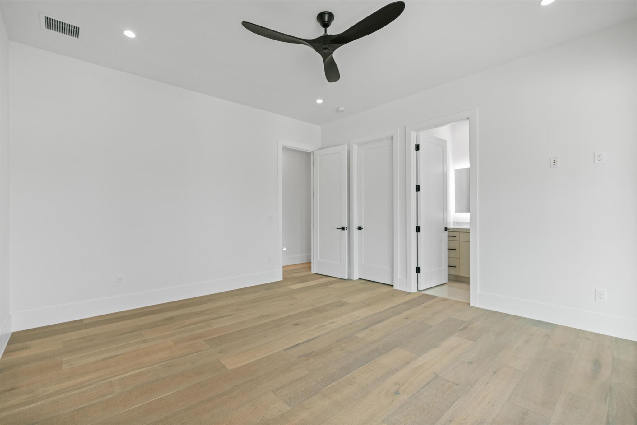 YACHT HARBOR EST - Residential