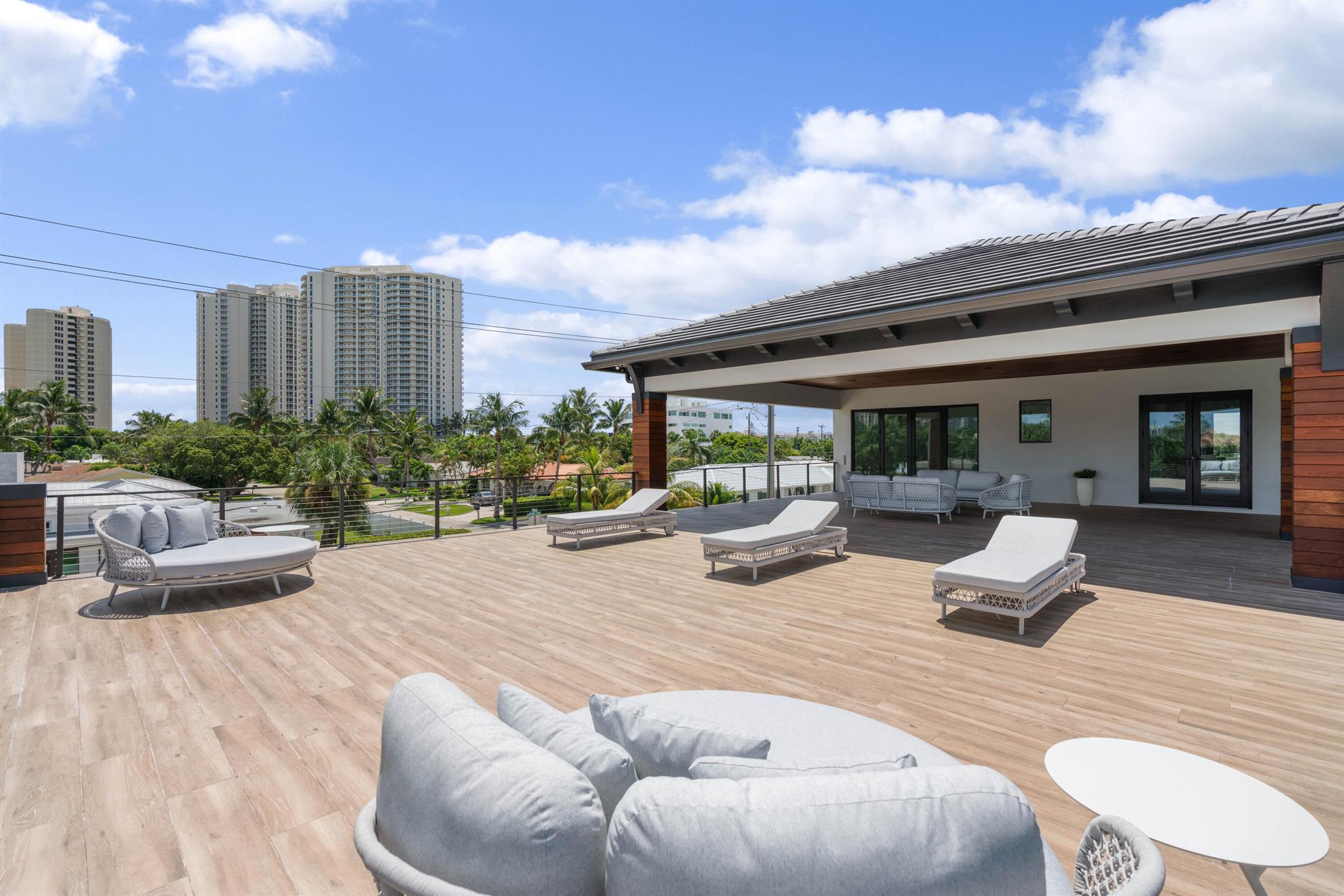 YACHT HARBOR EST - Residential