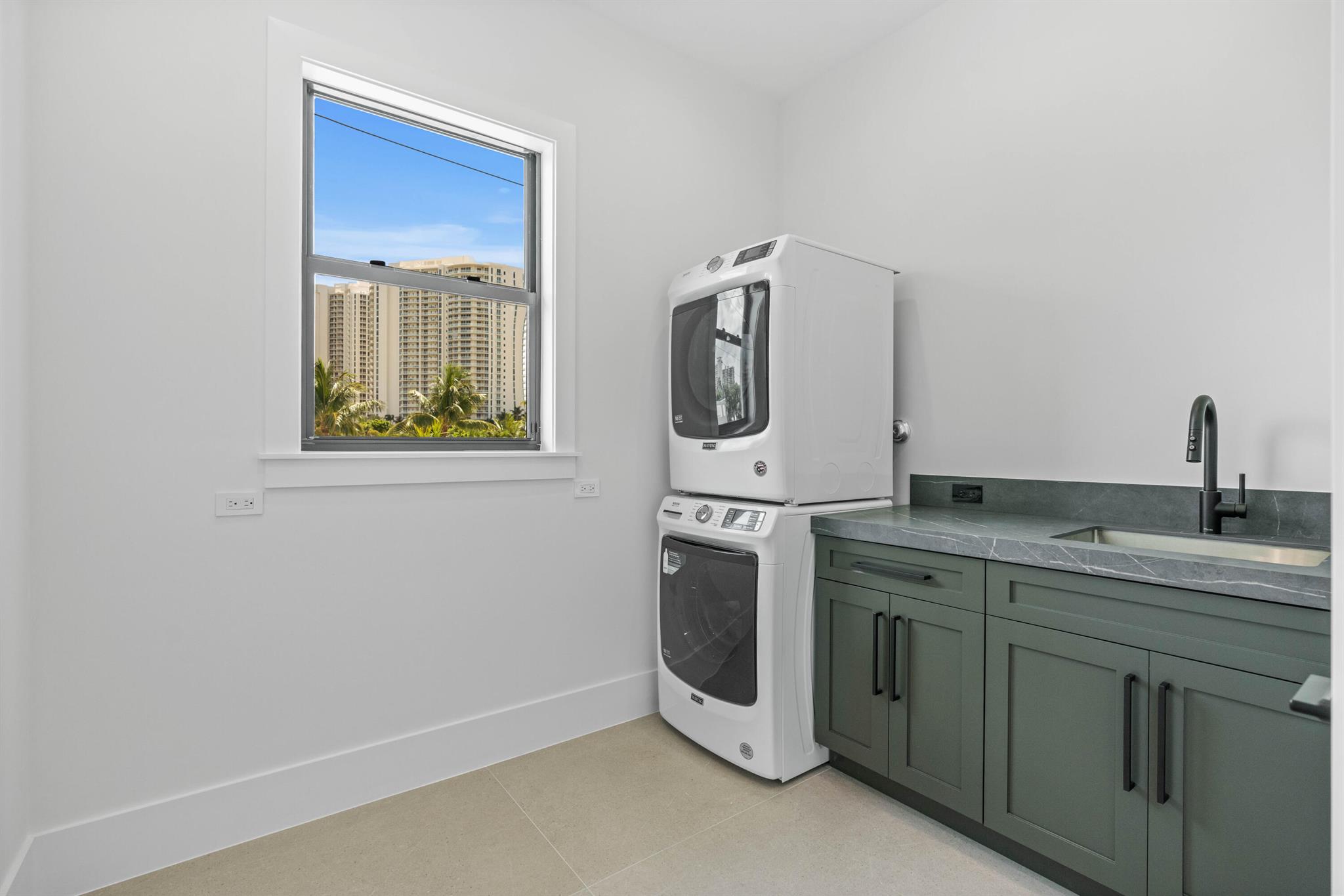 YACHT HARBOR EST - Residential