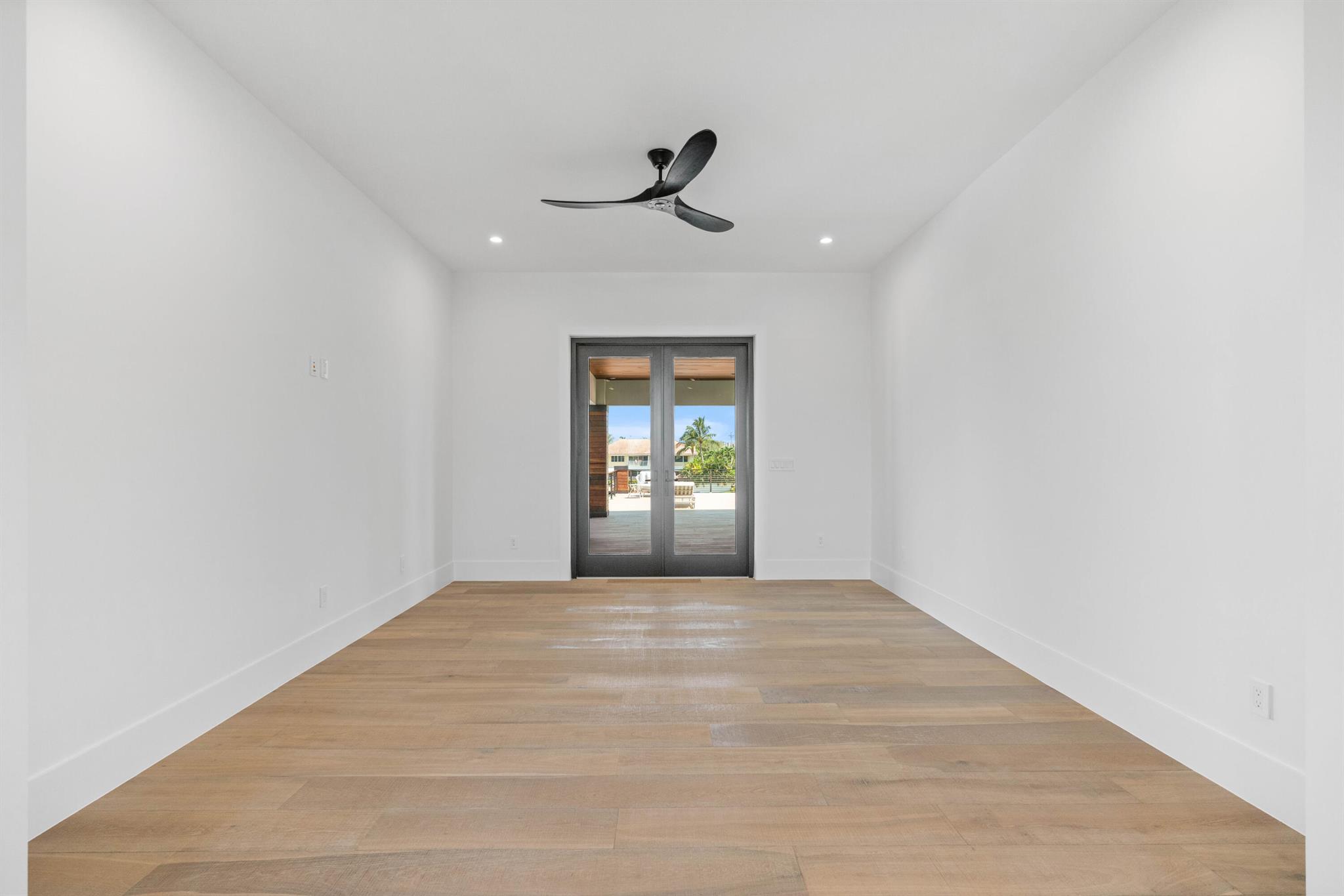 YACHT HARBOR EST - Residential