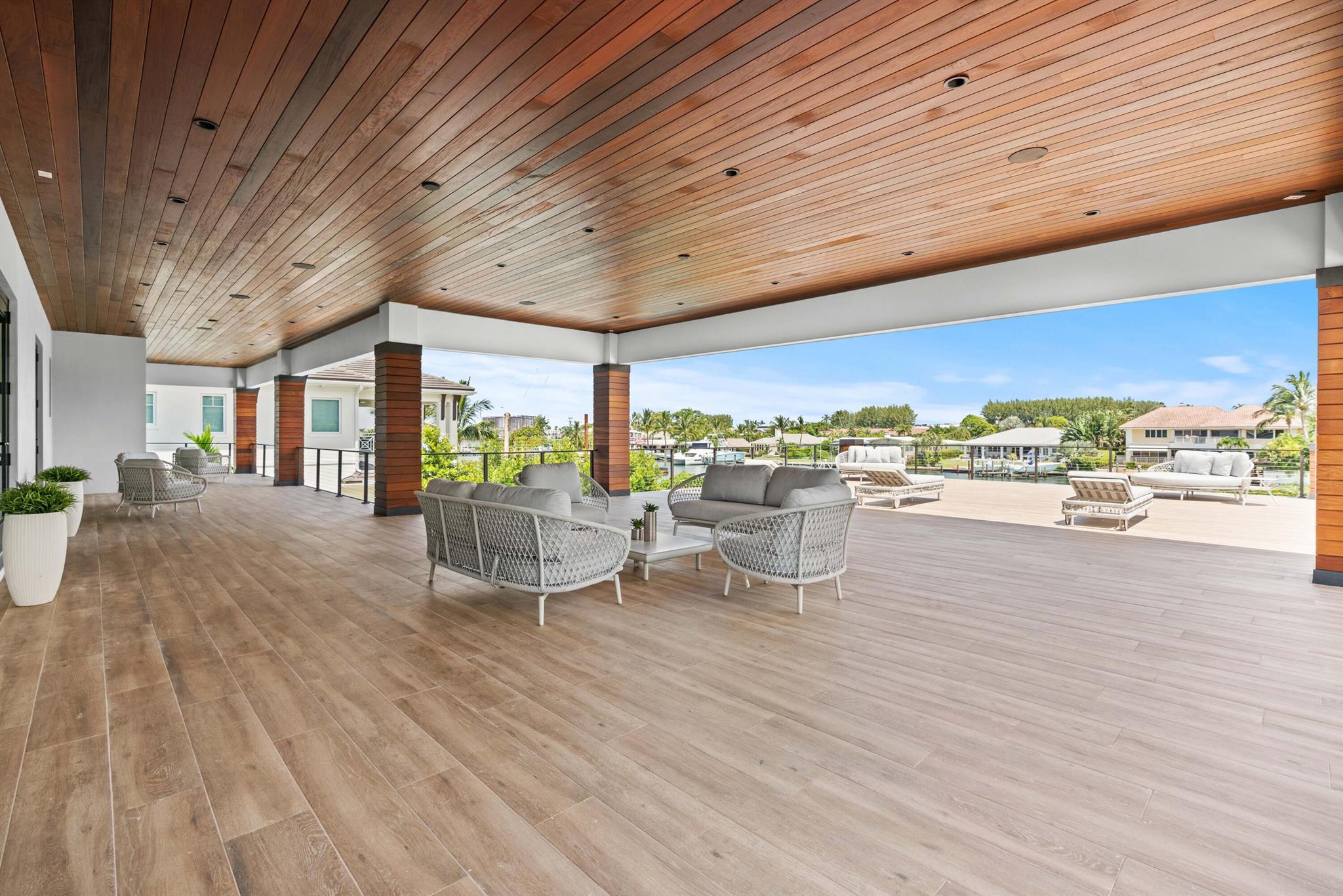 YACHT HARBOR EST - Residential