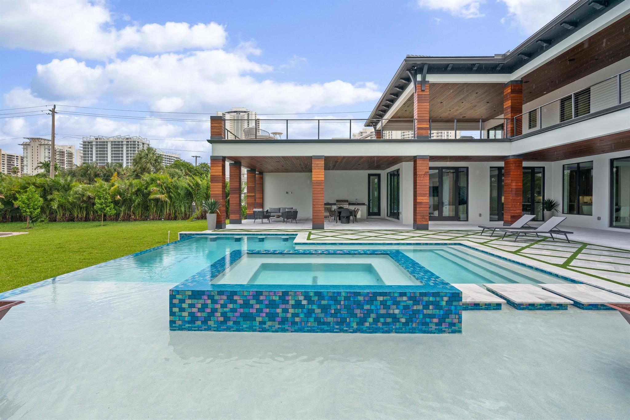 YACHT HARBOR EST - Residential