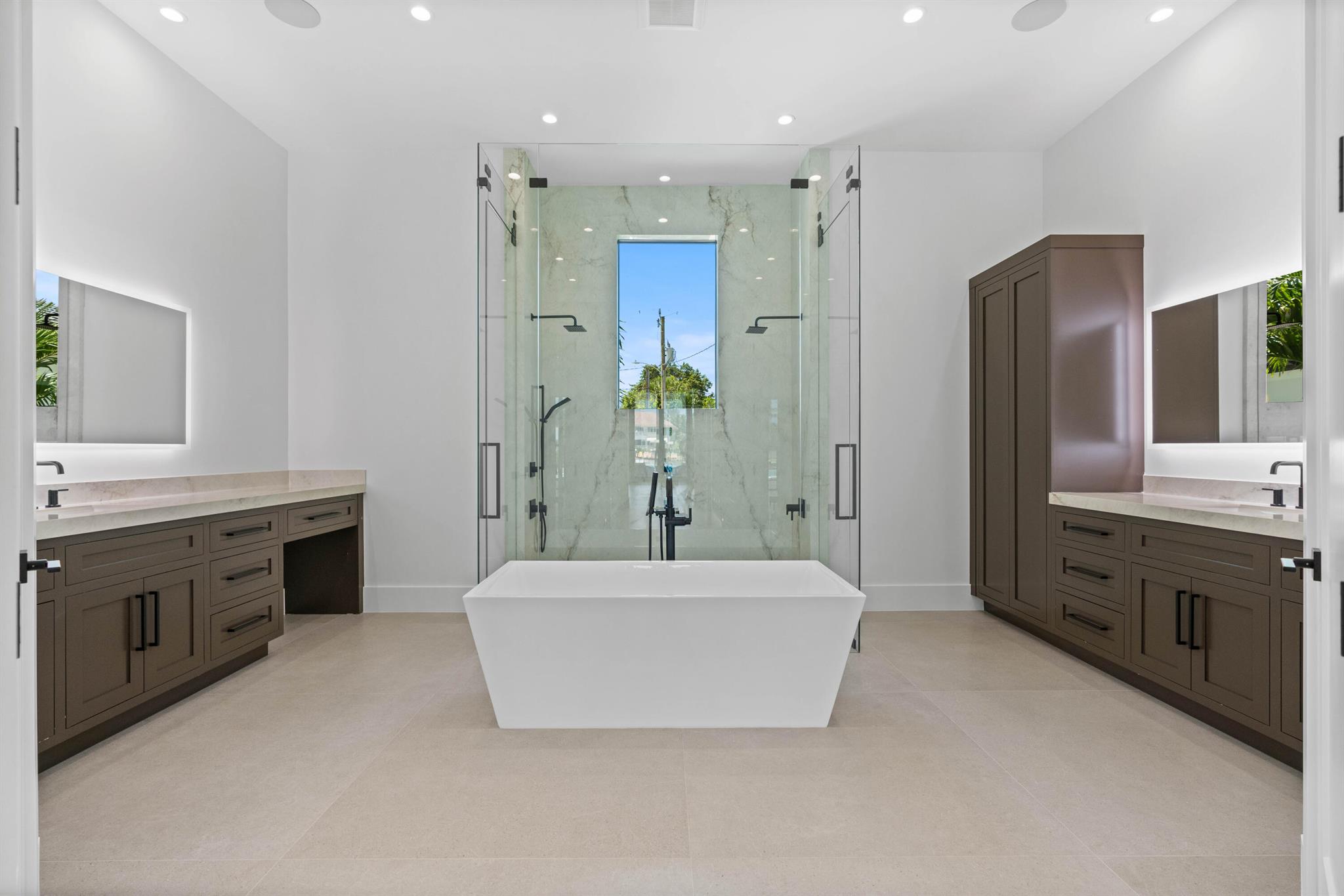 YACHT HARBOR EST - Residential