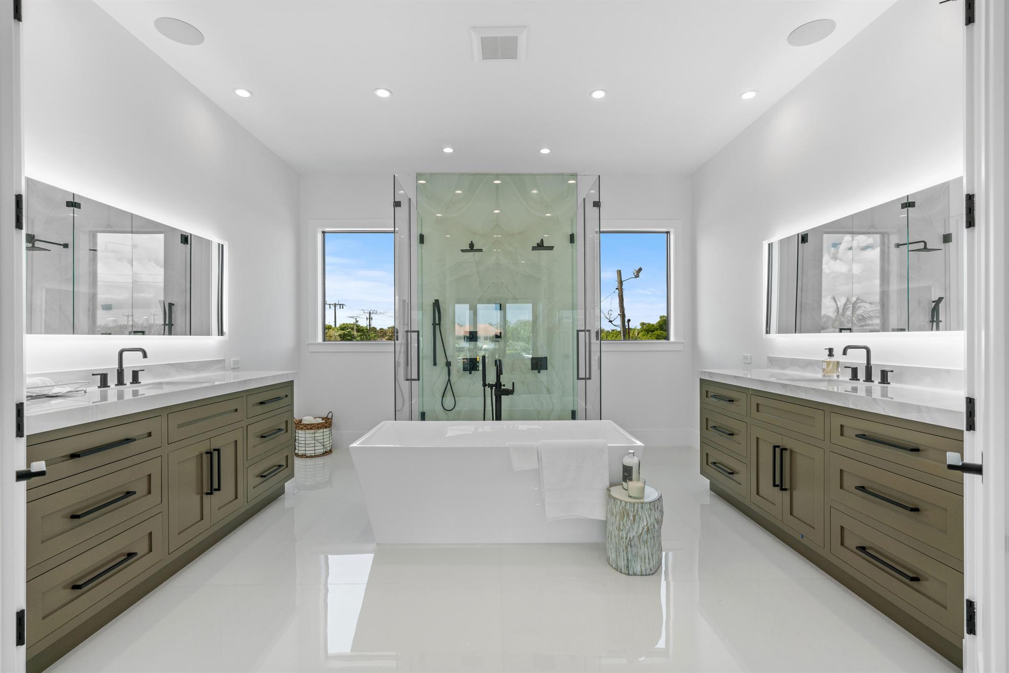 YACHT HARBOR EST - Residential