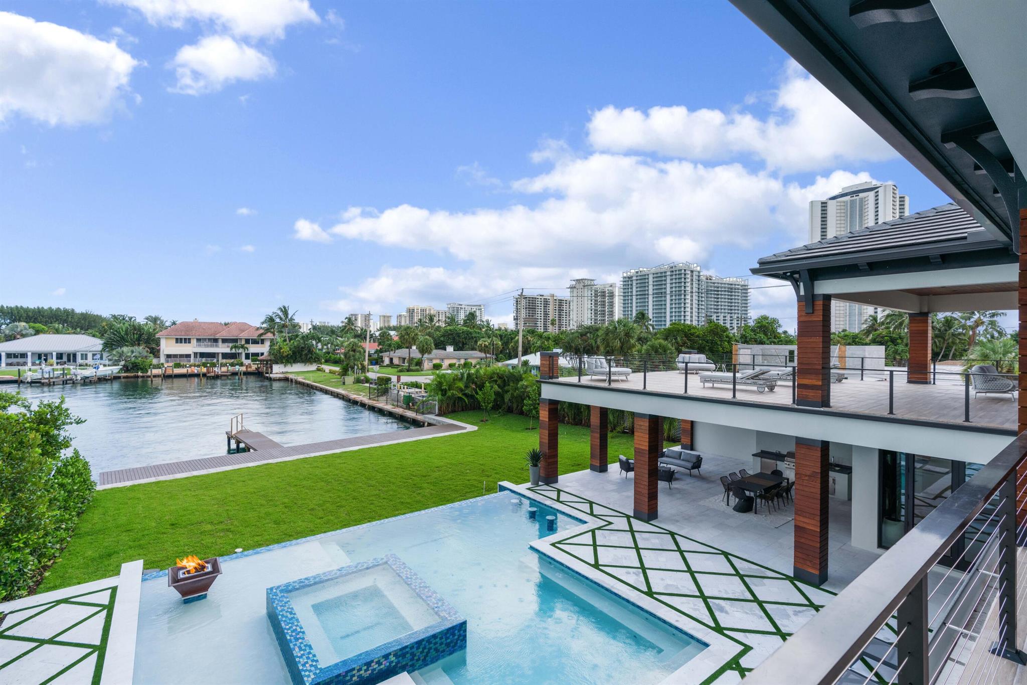 YACHT HARBOR EST - Residential