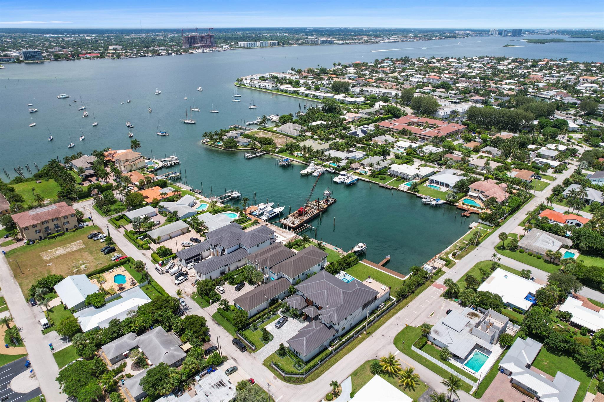 YACHT HARBOR EST - Residential