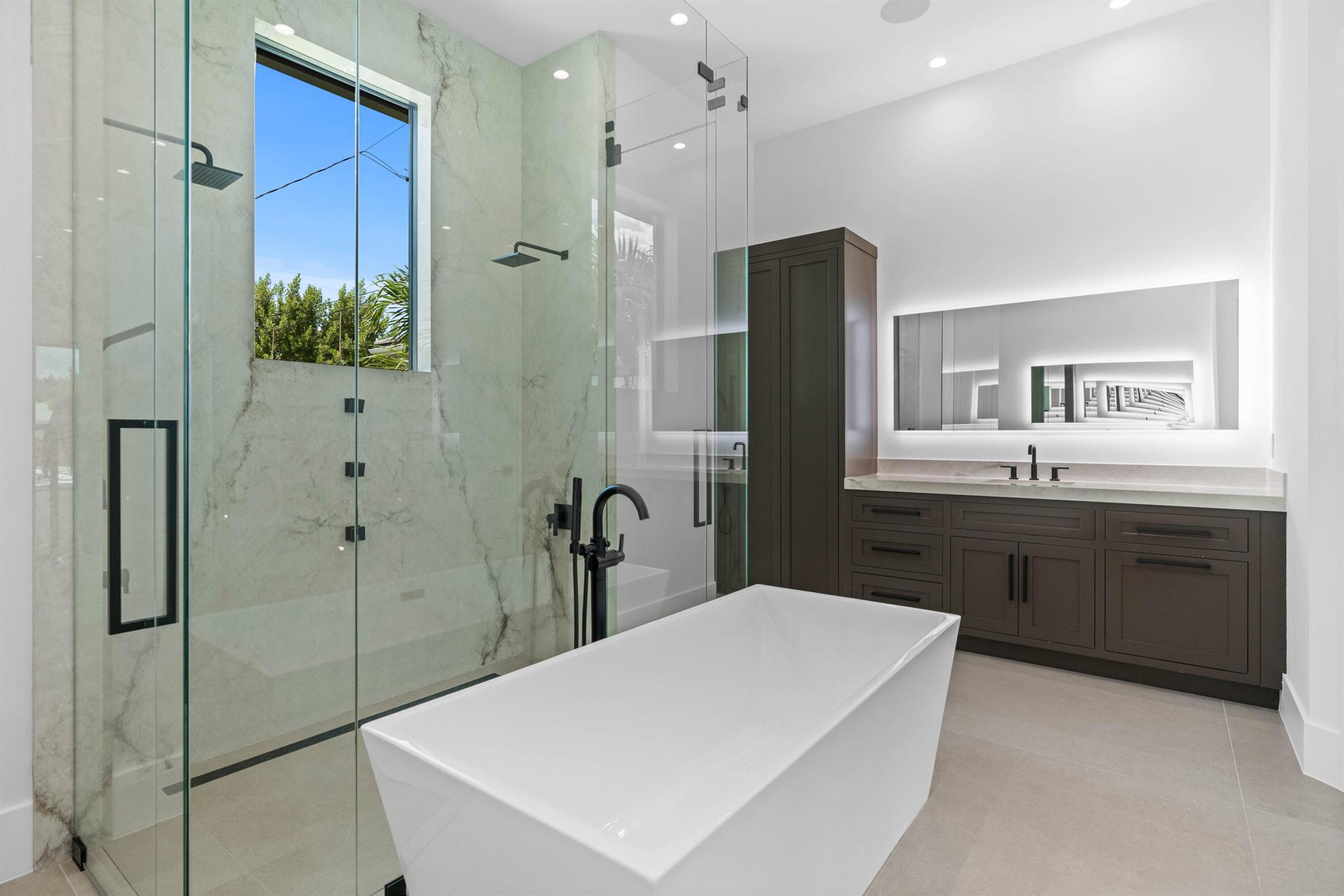 YACHT HARBOR EST - Residential