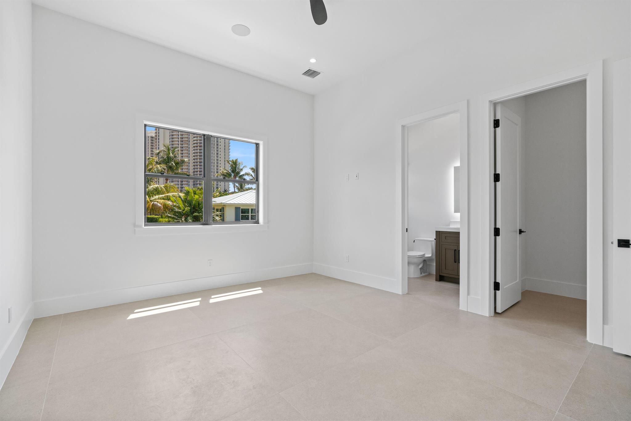 YACHT HARBOR EST - Residential