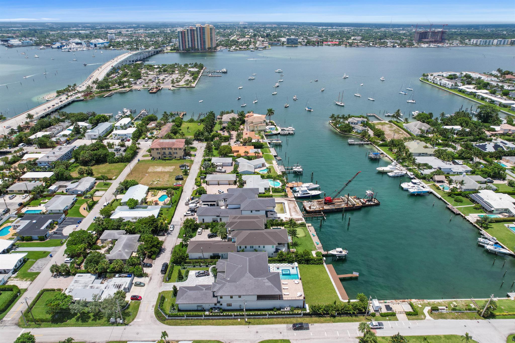 YACHT HARBOR EST - Residential