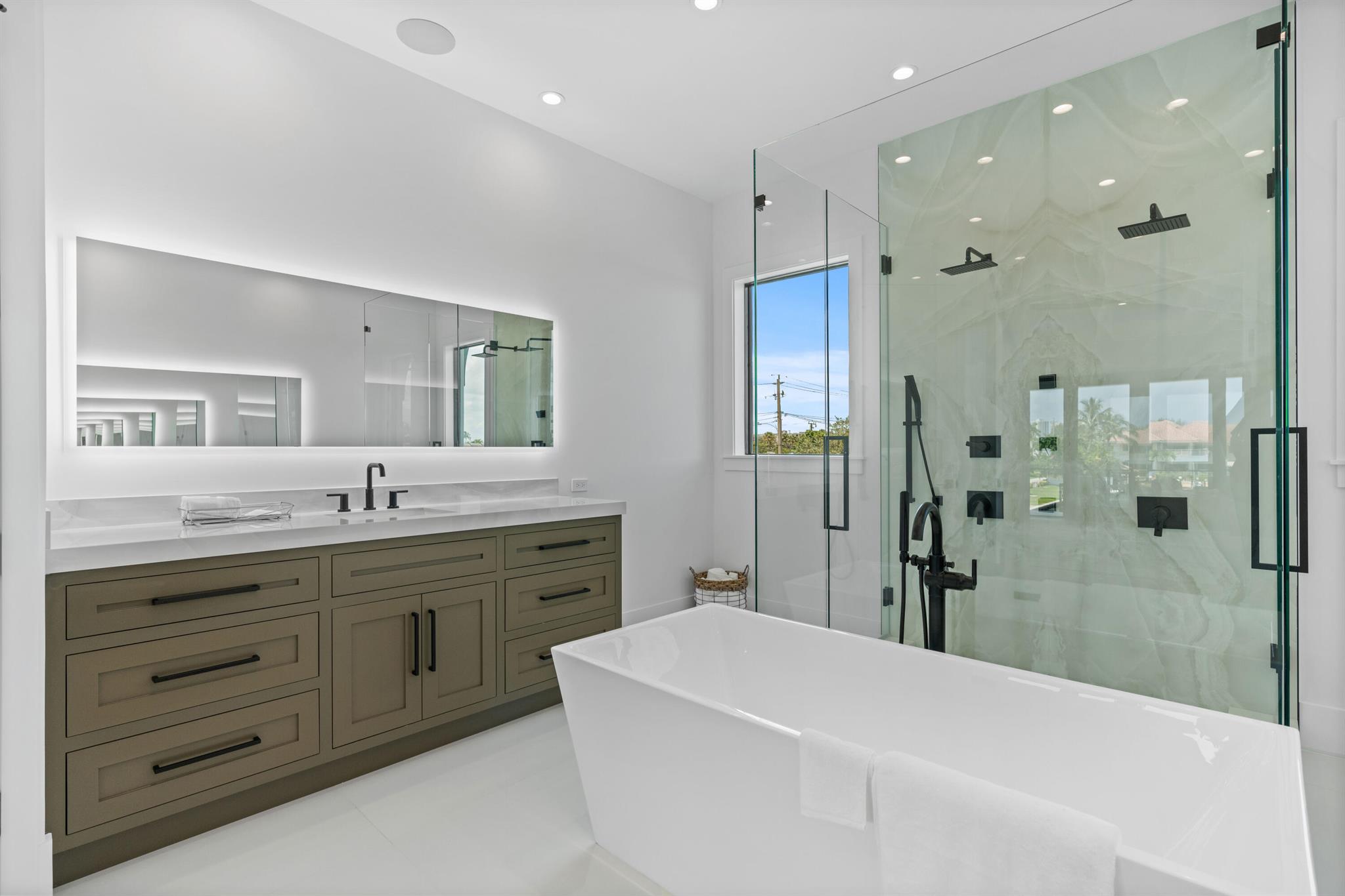 YACHT HARBOR EST - Residential