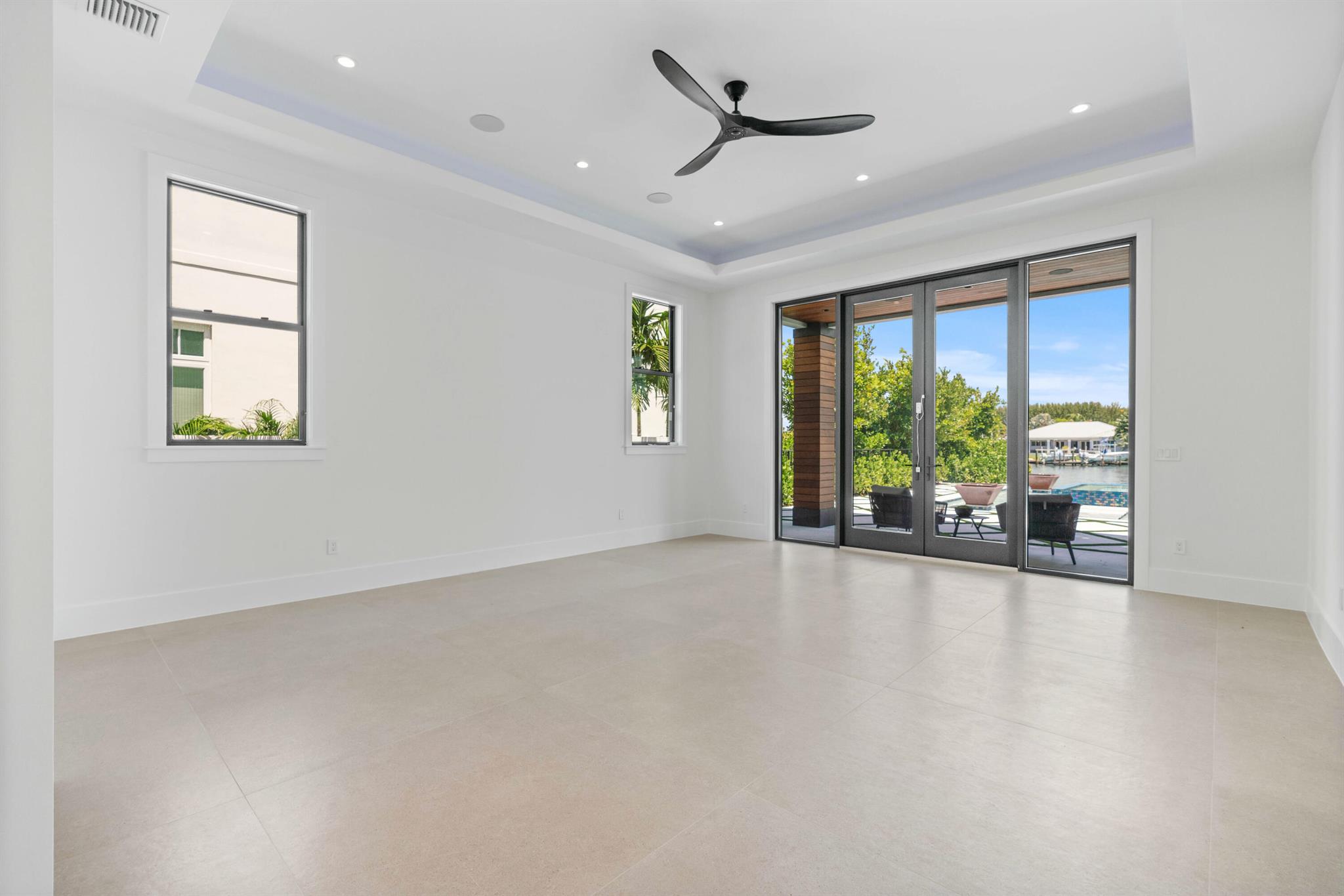 YACHT HARBOR EST - Residential