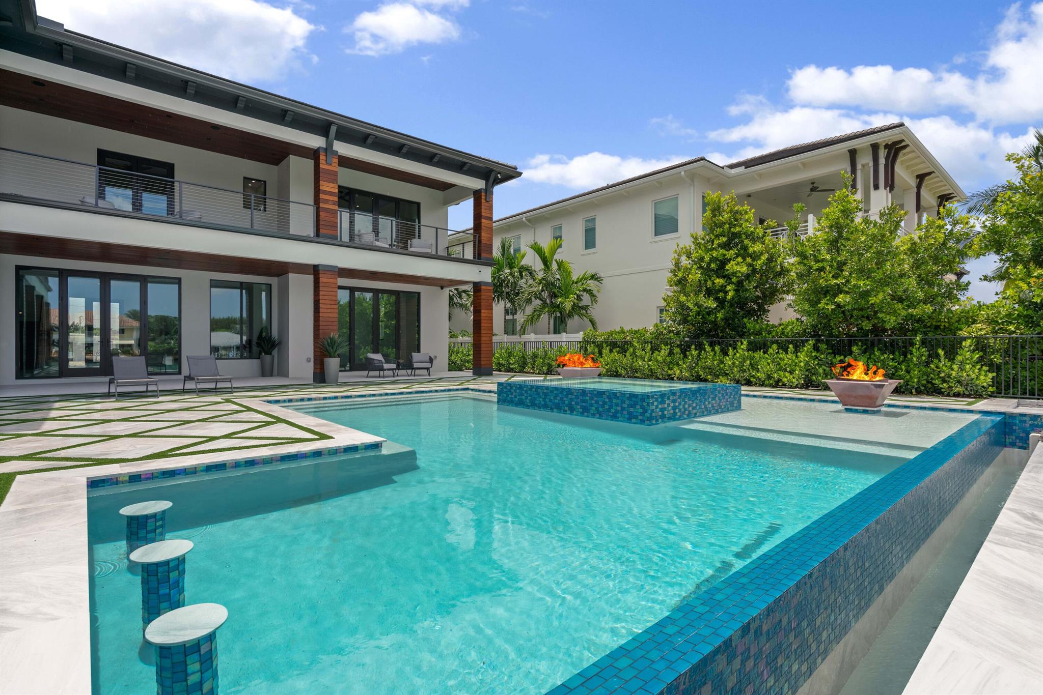 YACHT HARBOR EST - Residential