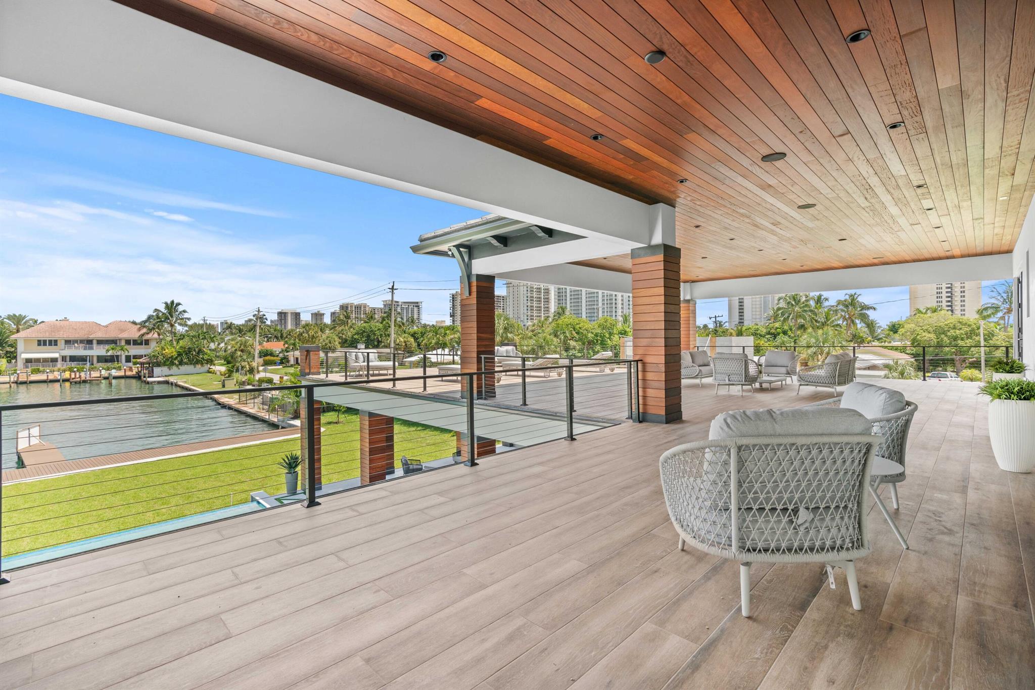 YACHT HARBOR EST - Residential