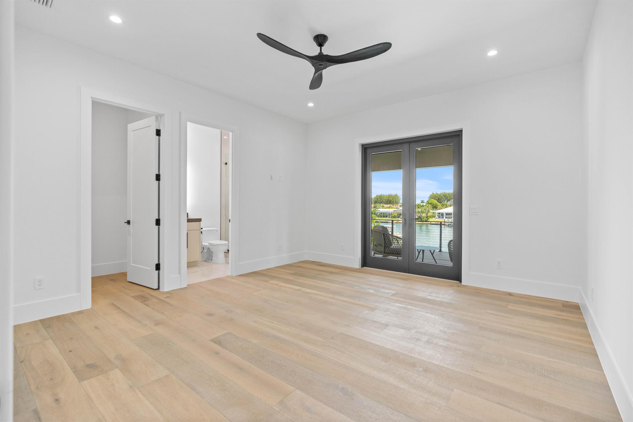 YACHT HARBOR EST - Residential