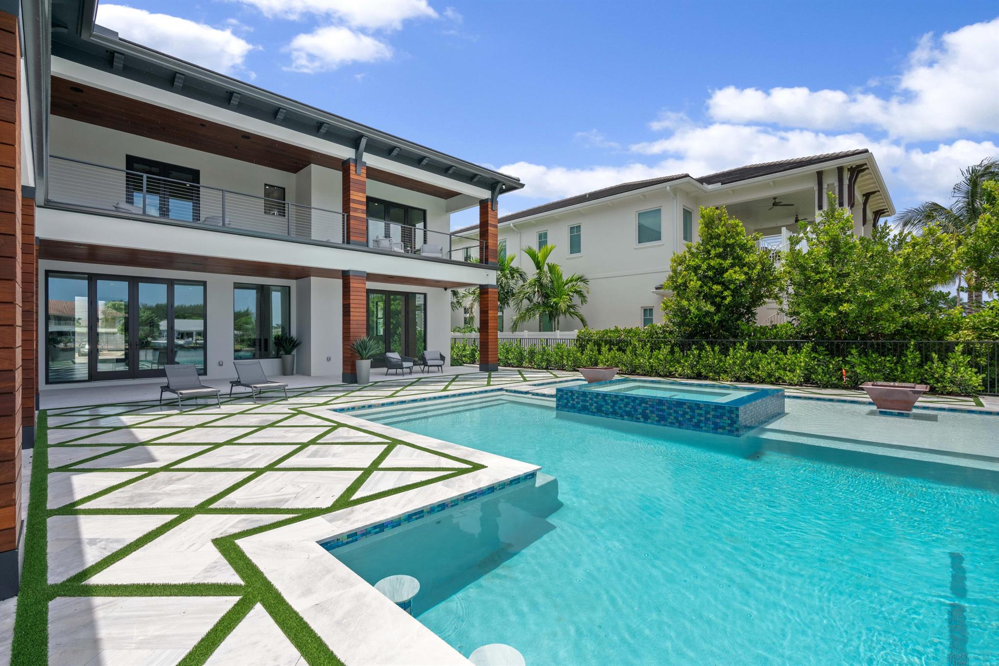 YACHT HARBOR EST - Residential