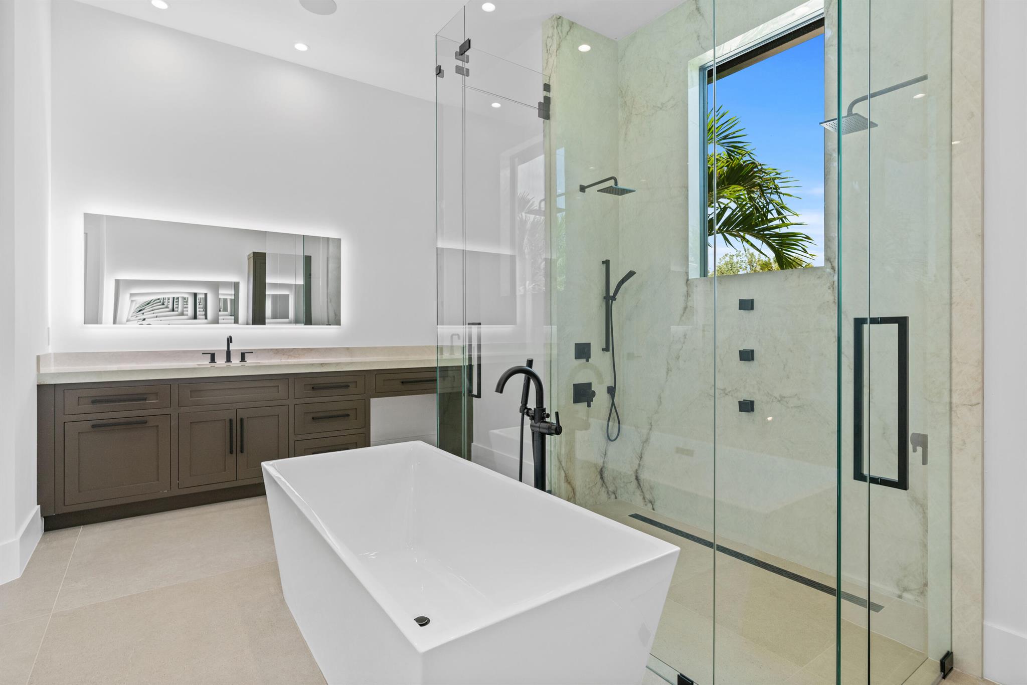 YACHT HARBOR EST - Residential