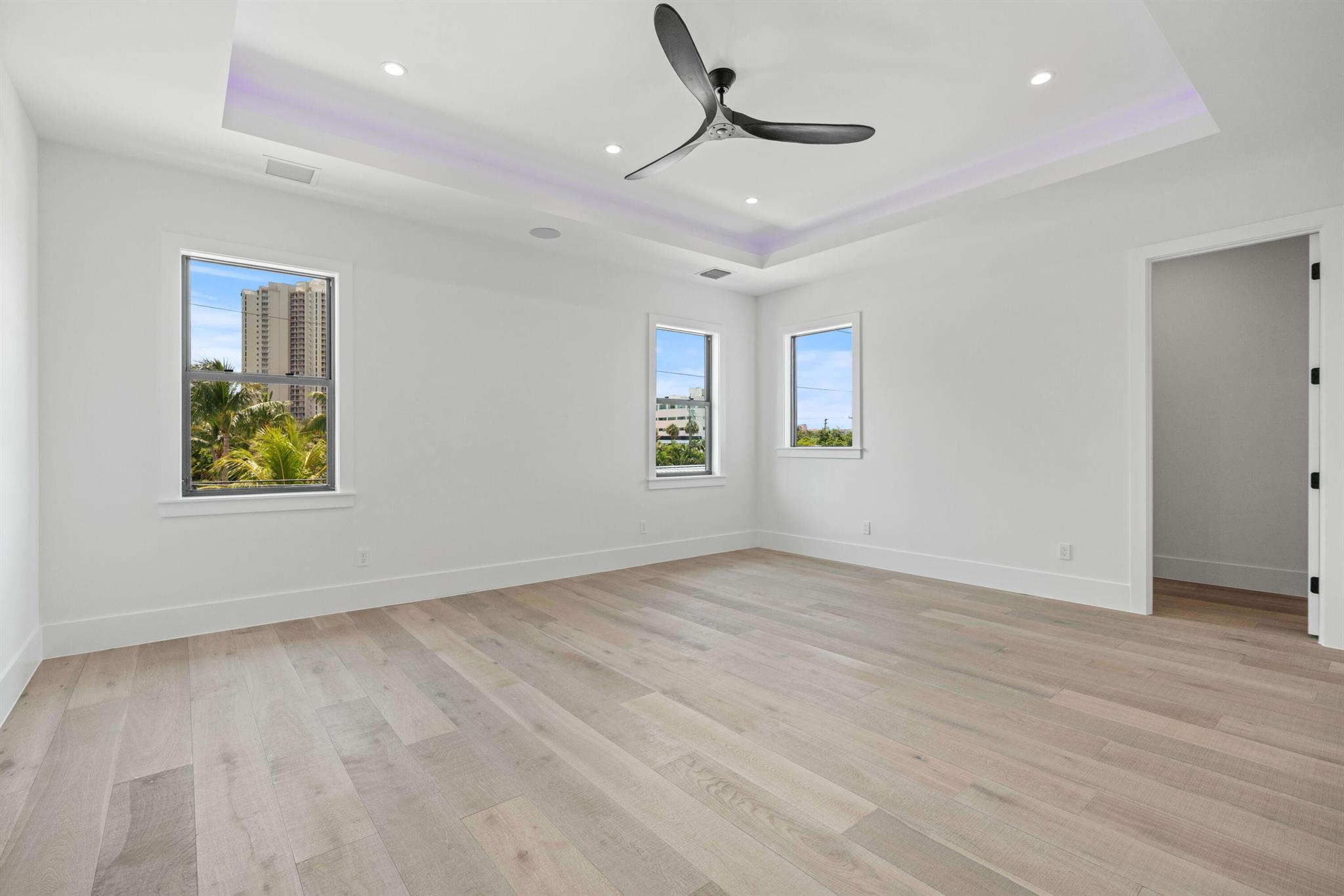 YACHT HARBOR EST - Residential