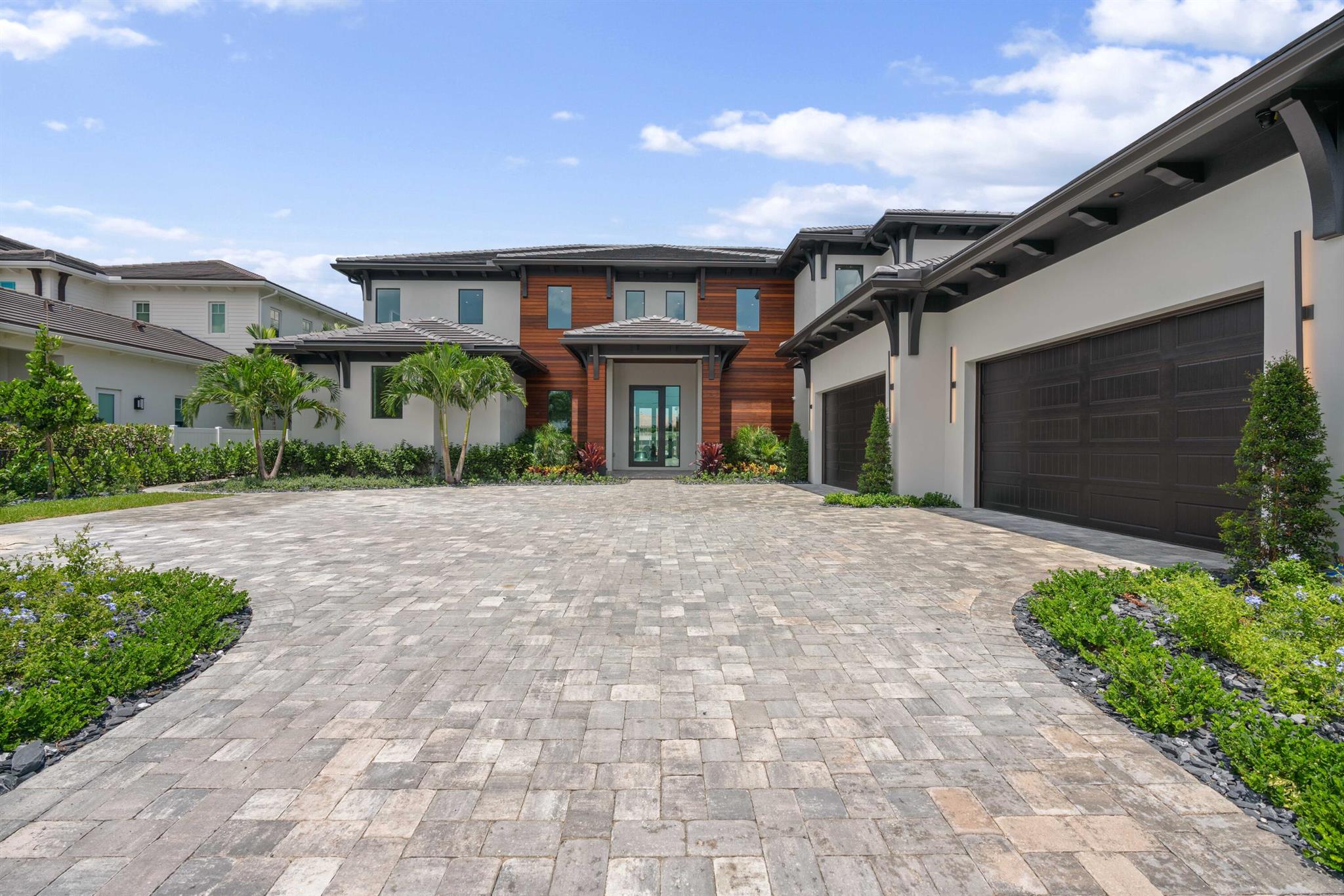 YACHT HARBOR EST - Residential