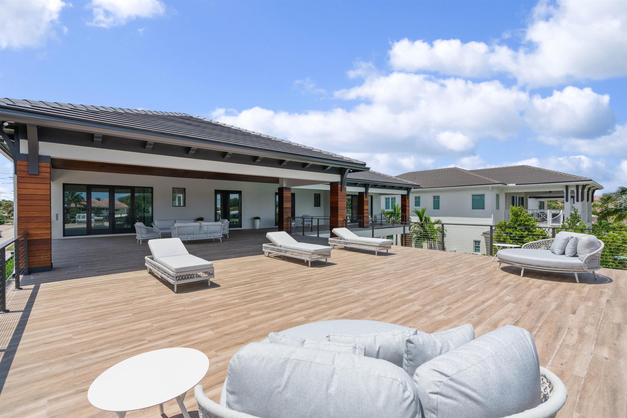 YACHT HARBOR EST - Residential