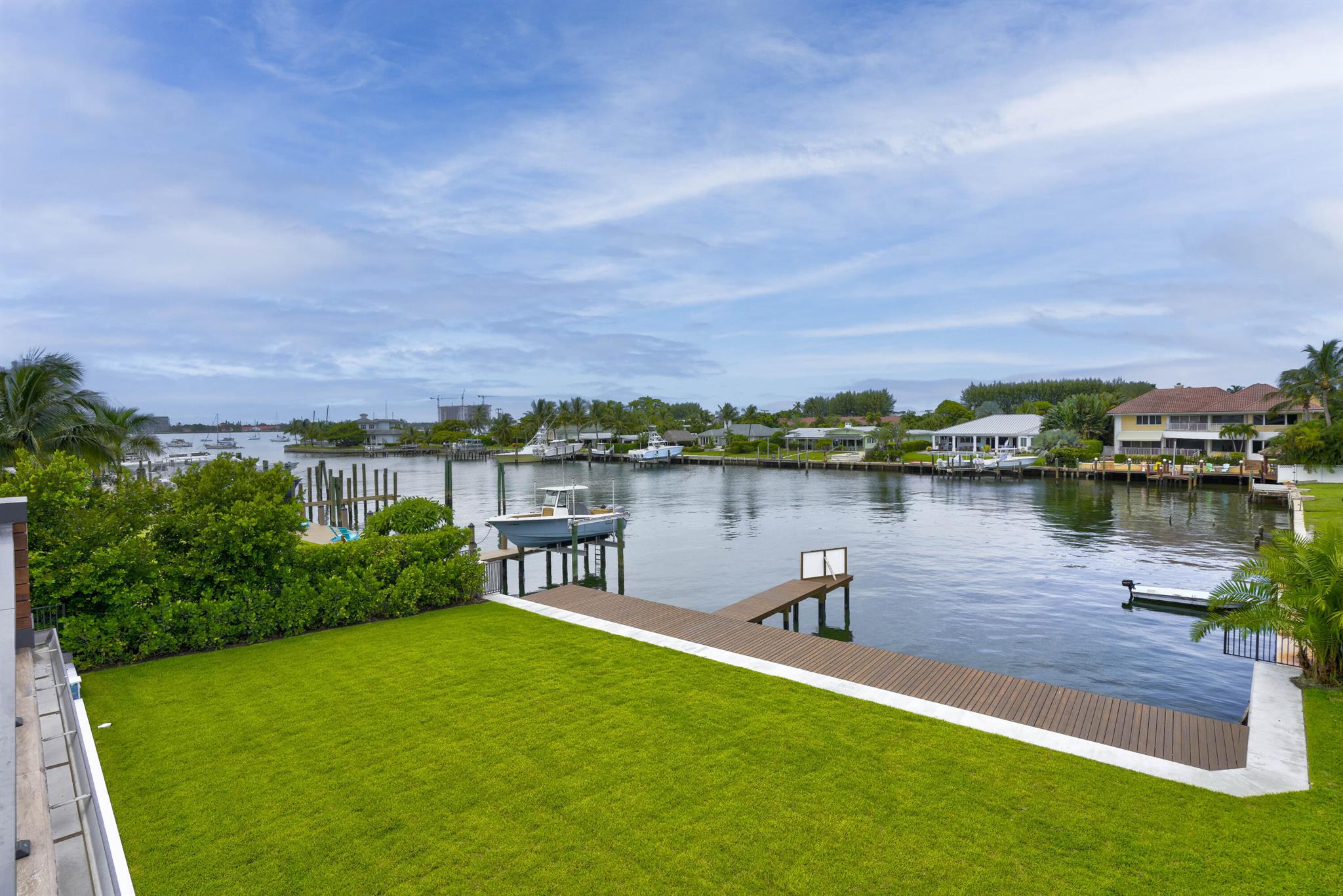 YACHT HARBOR EST - Residential