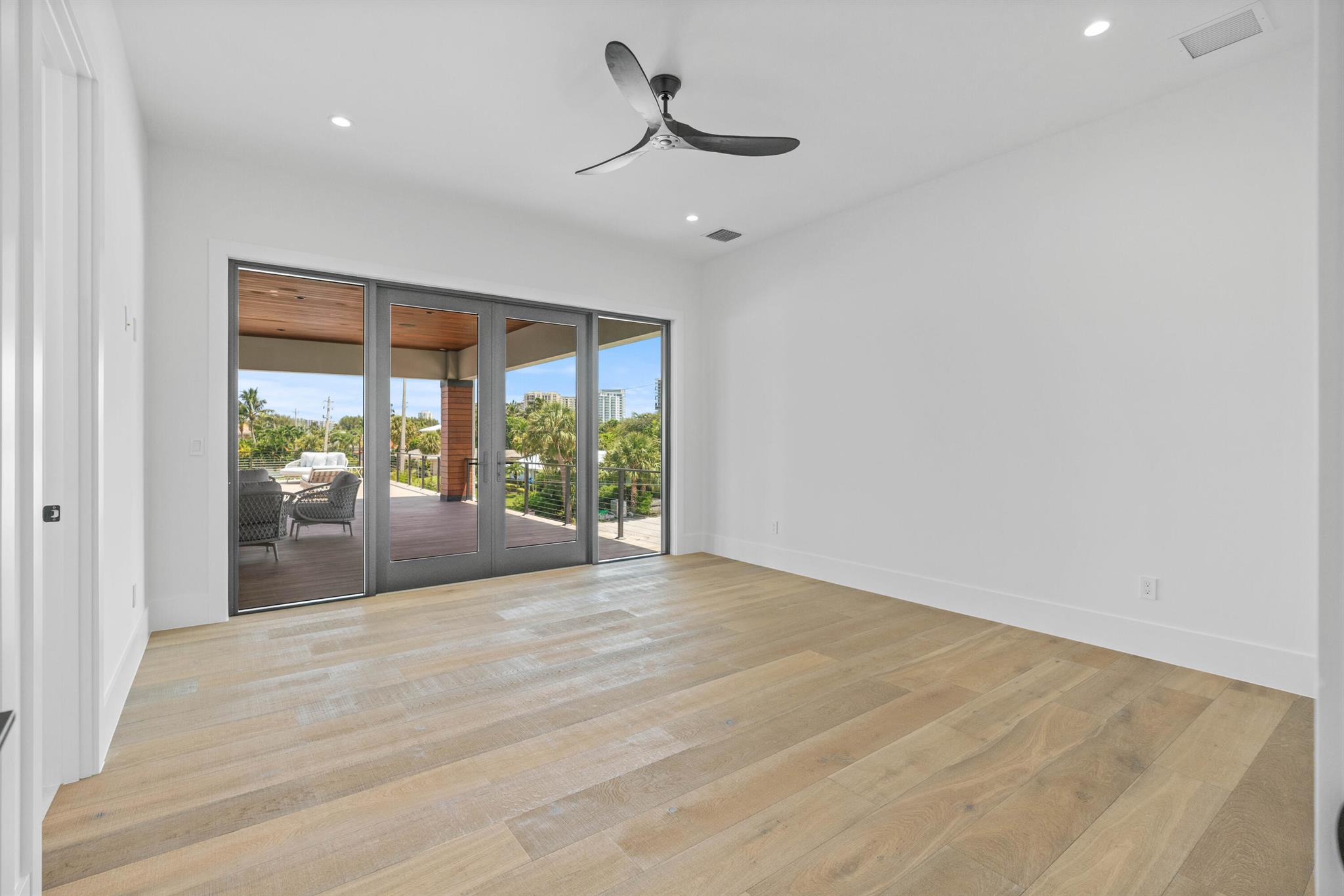 YACHT HARBOR EST - Residential