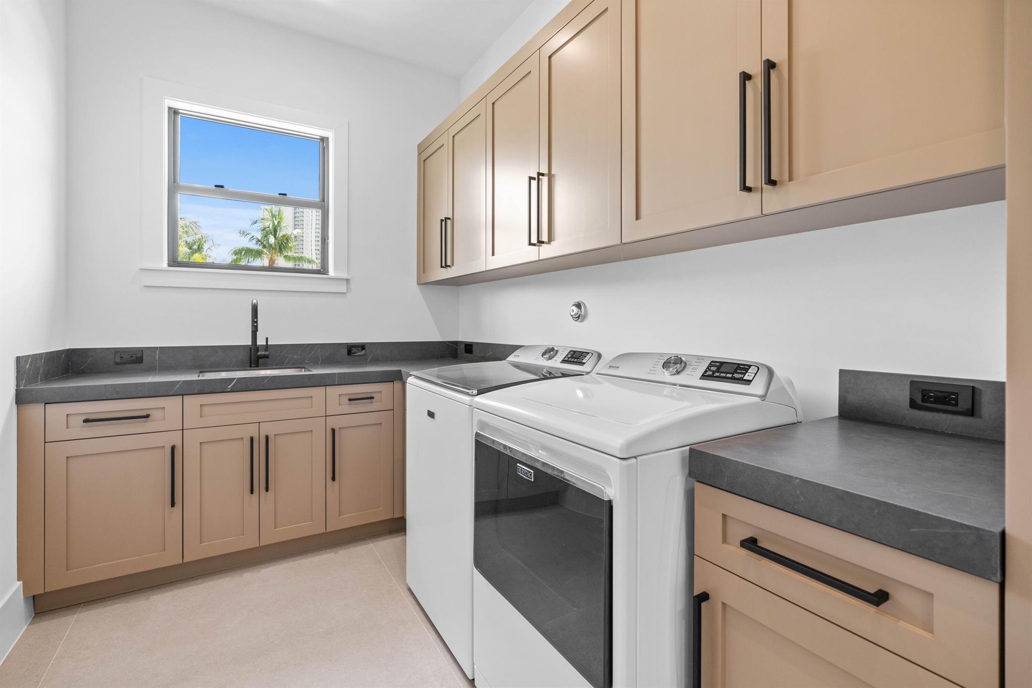 YACHT HARBOR EST - Residential