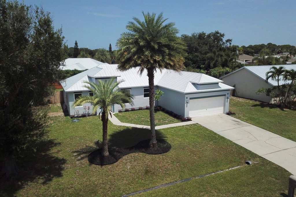 Photo of 1731 SE Ridgewood Street, Port Saint Lucie, FL 34952 (MLS # R11097444)