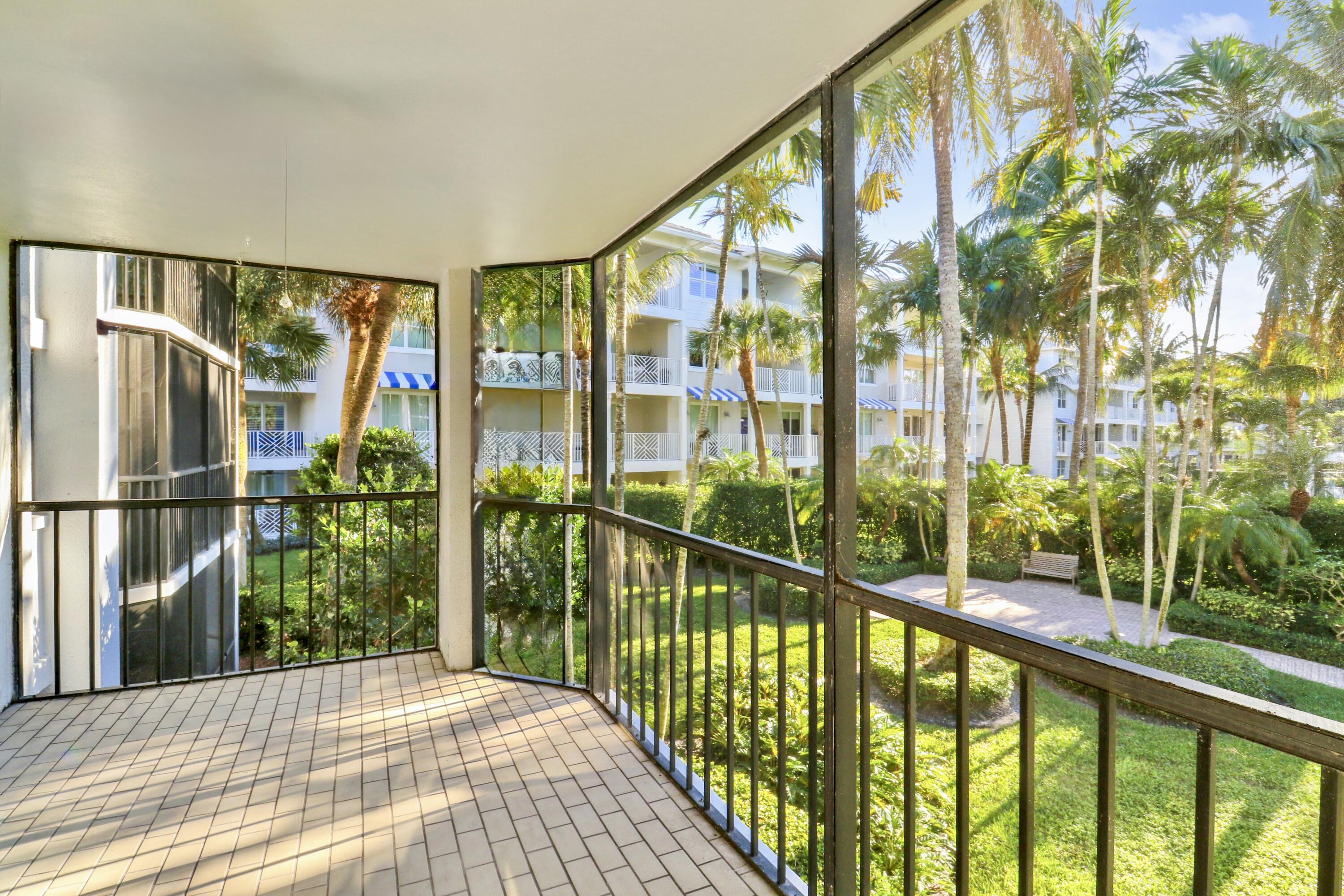 122 Bay Colony Drive N