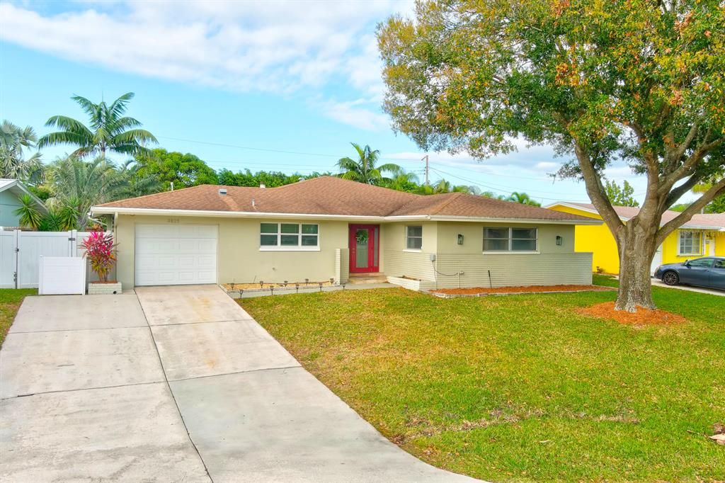 Photo of 3825 Buttercup Circle Cir S, Palm Beach Gardens, FL 33410 (MLS # R10816909)