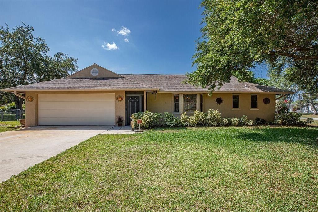 Photo of 6605 Ocala Avenue, Fort Pierce, FL 34951 (MLS # R10820542)