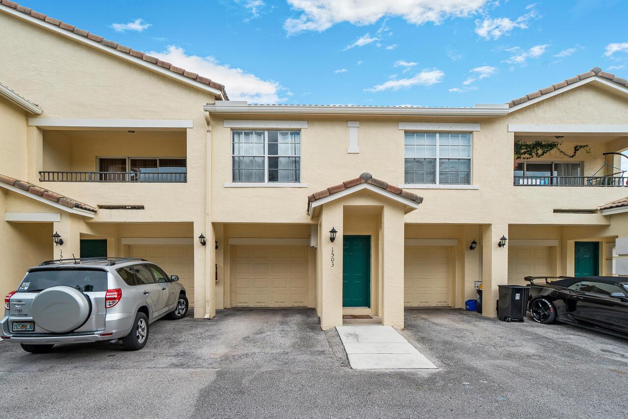 RESIDENCES OF BELMONT - Residential Lease