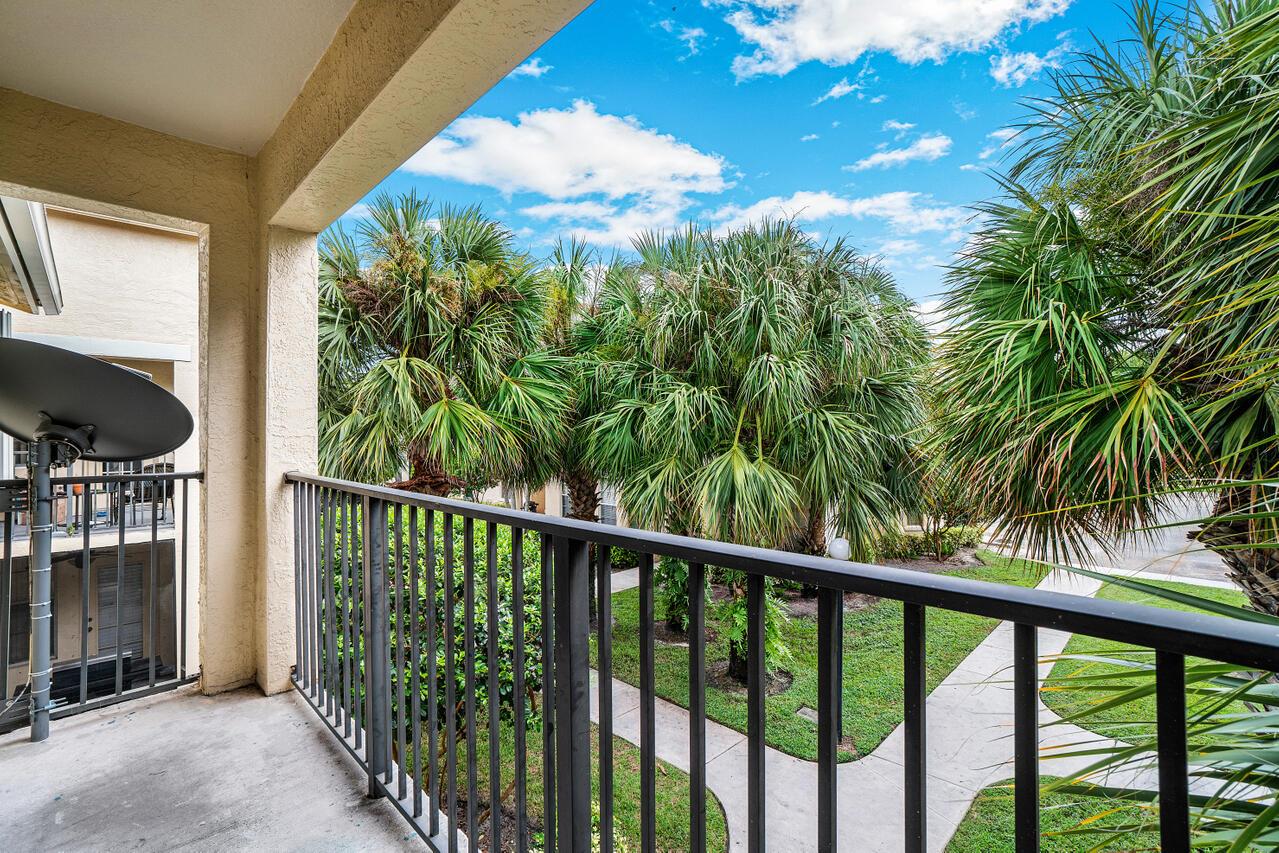 RESIDENCES OF BELMONT - Residential Lease