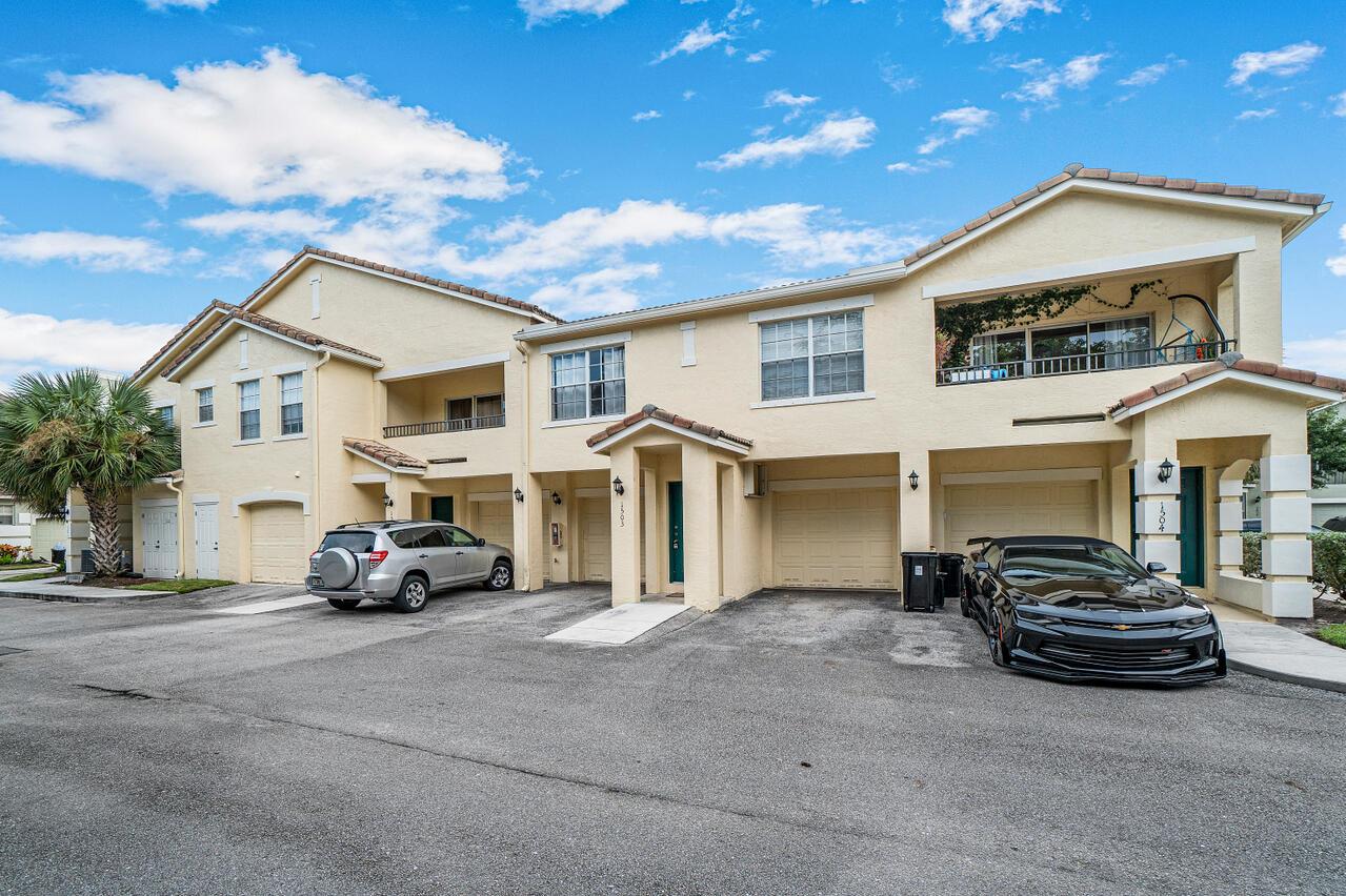 RESIDENCES OF BELMONT - Residential Lease