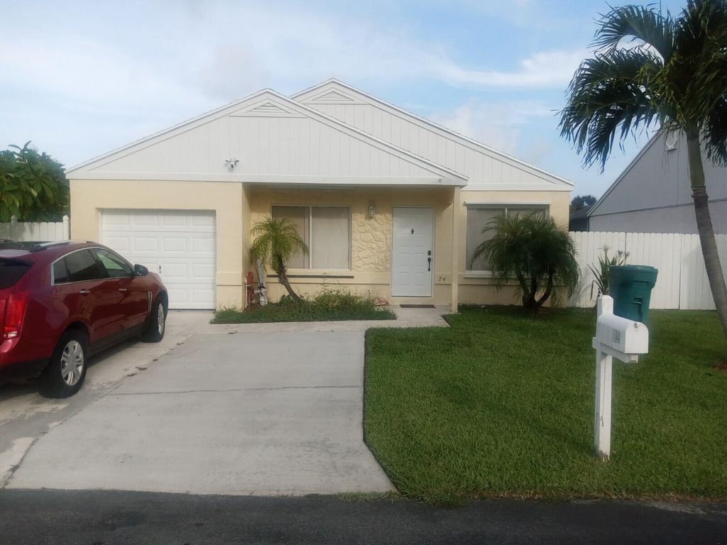 Photo of 24 Hastings Lane, Boynton Beach, FL 33426 (MLS # R10935576)