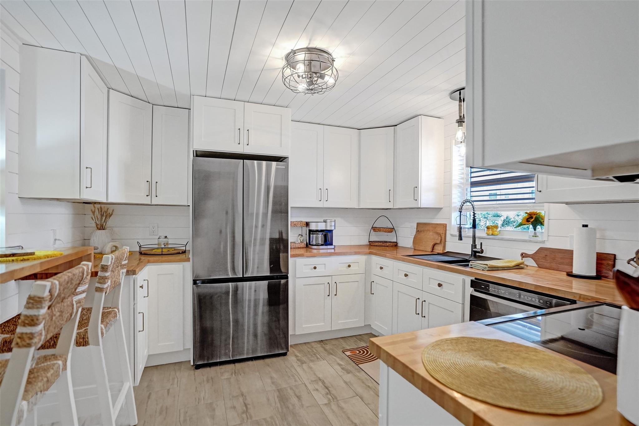 Hillsboro Le Baron Condo - Residential Lease