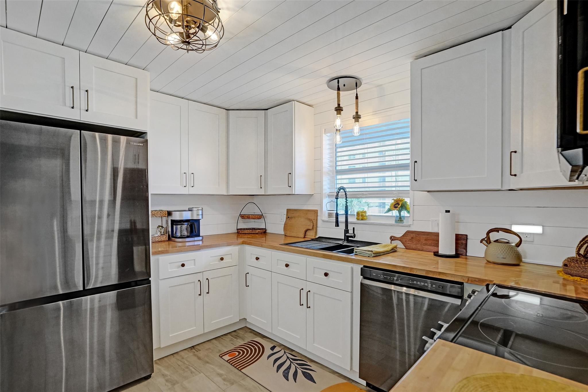 Hillsboro Le Baron Condo - Residential Lease